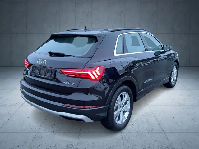 Audi Q3 view 6