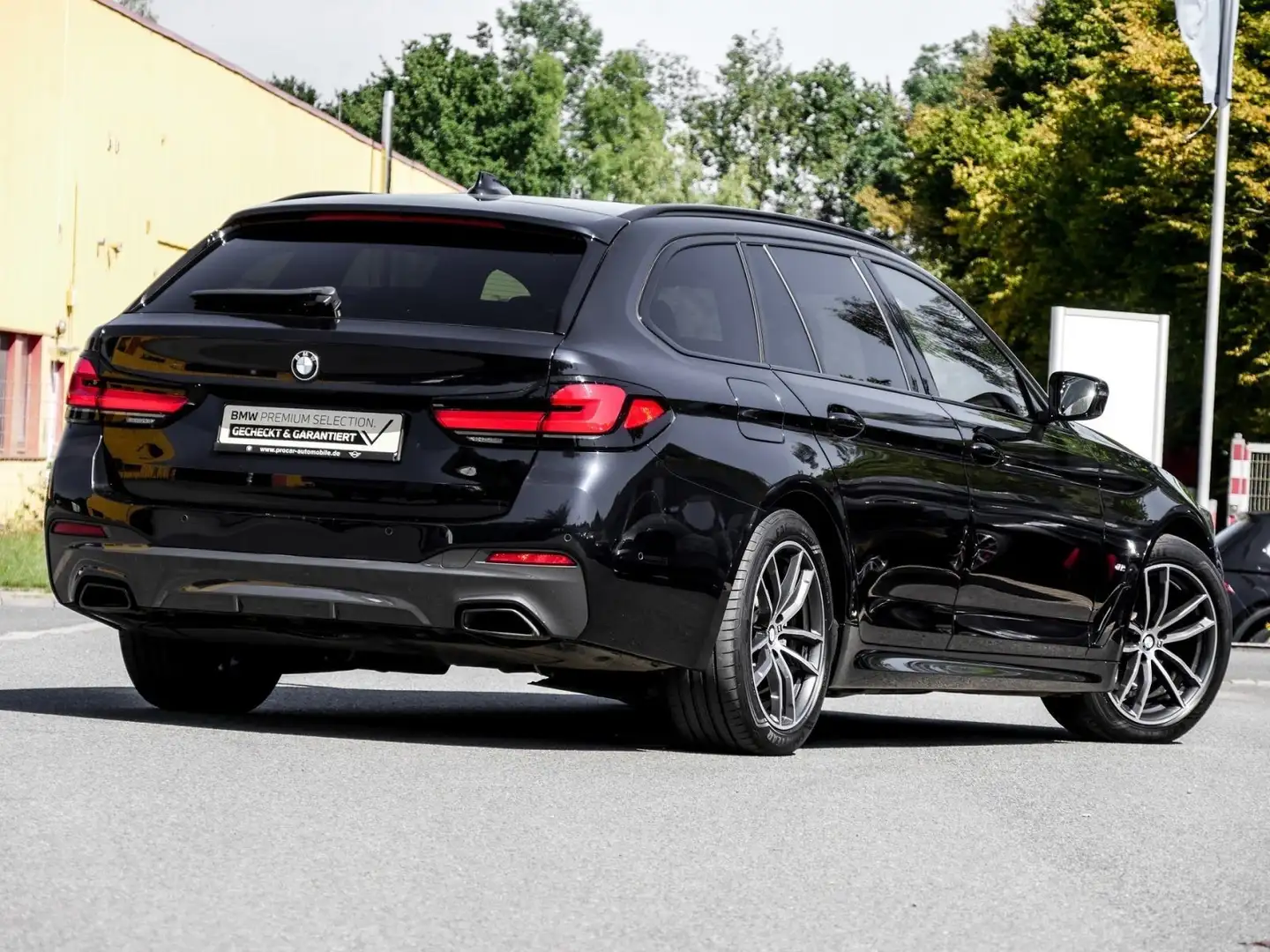 BMW 520 d M SPORT+HuD+DA+SHZ+LC PROF Schwarz - 2