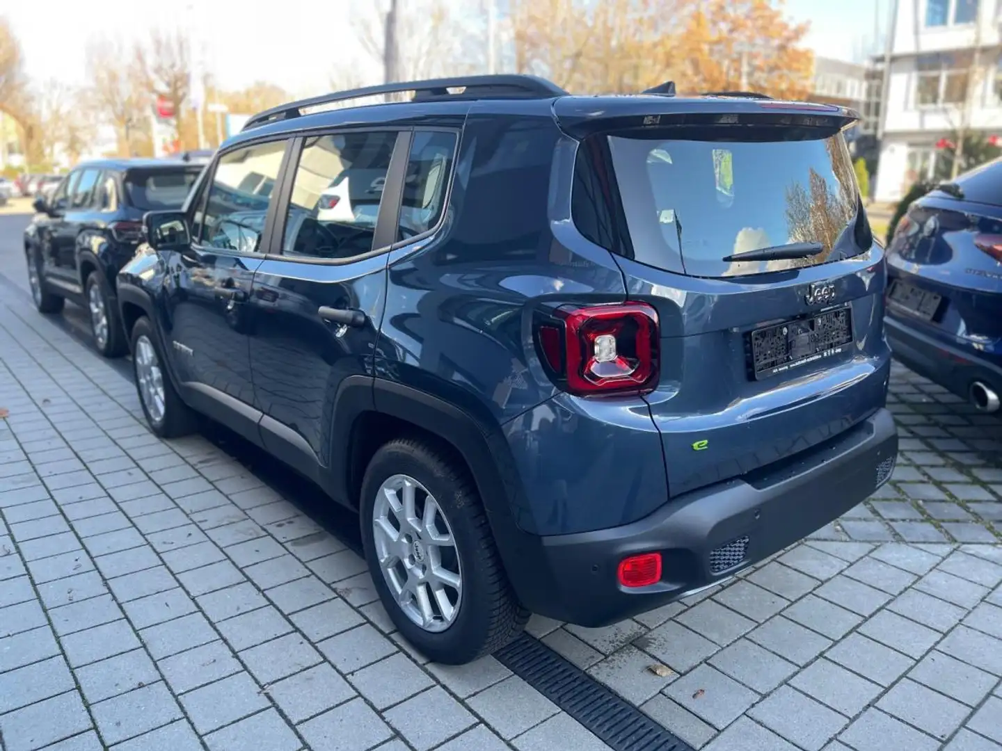 Jeep Renegade e-Hybrid MY24 Altitude 1.5l 7-DCT FWD Blau - 2