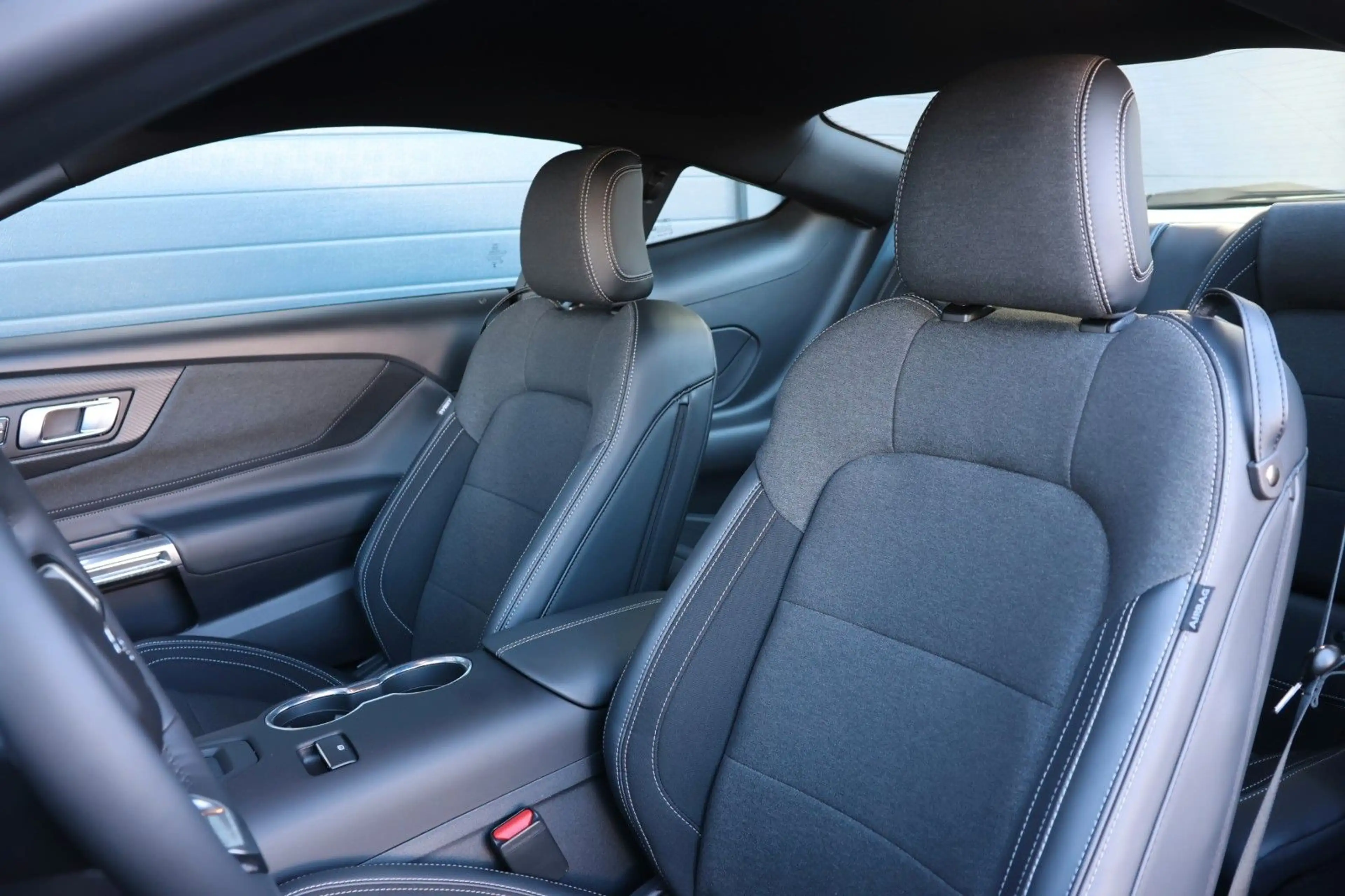 Ford Mustang 2.3/SHZ/CarPlay/KAMERA/TOTW/SPUR/R19 — photo 15