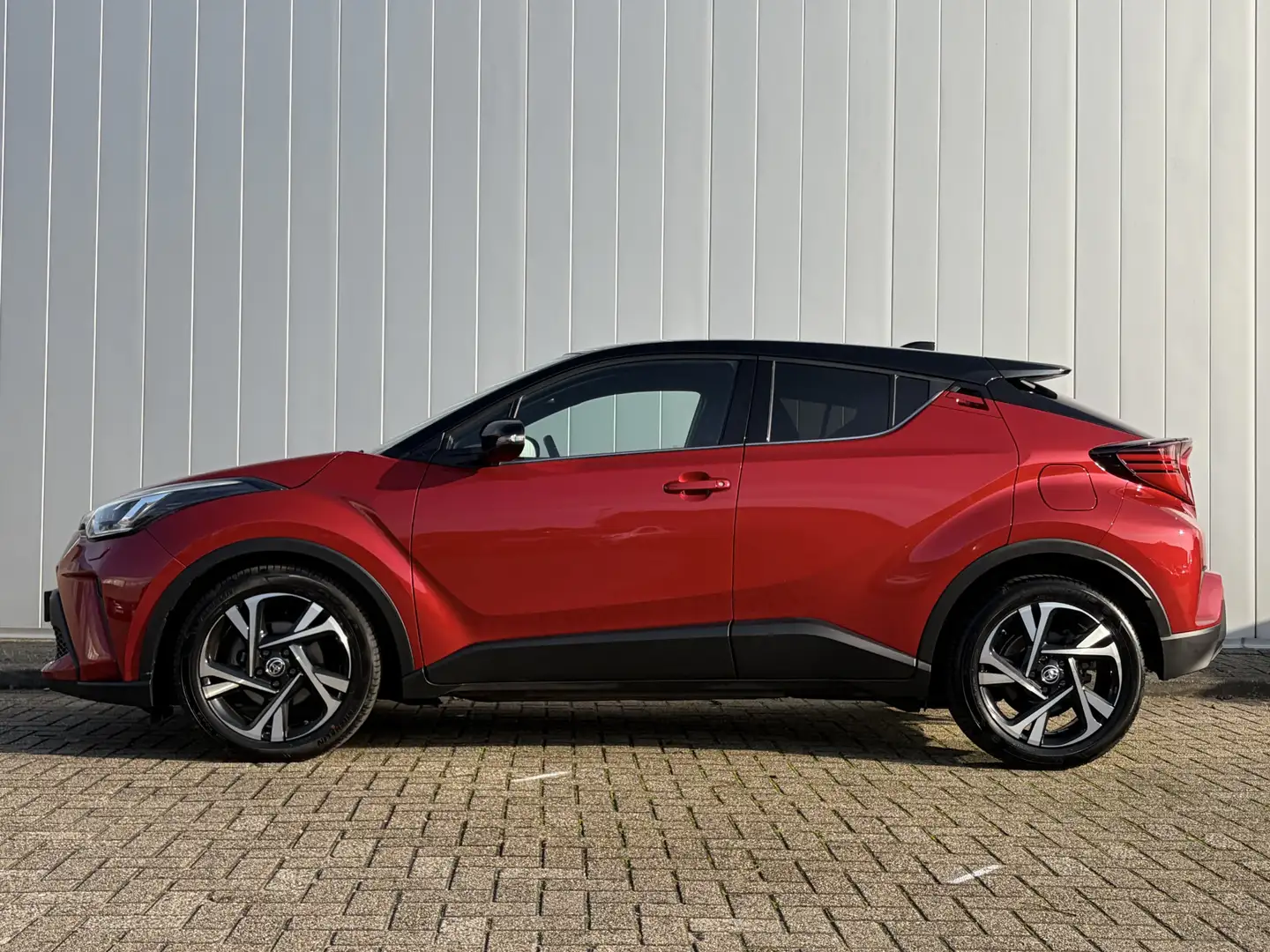 Toyota C-HR 1.8 Hybrid Style Limited Bi-Tone Trekhaak Parkeers Rouge - 2
