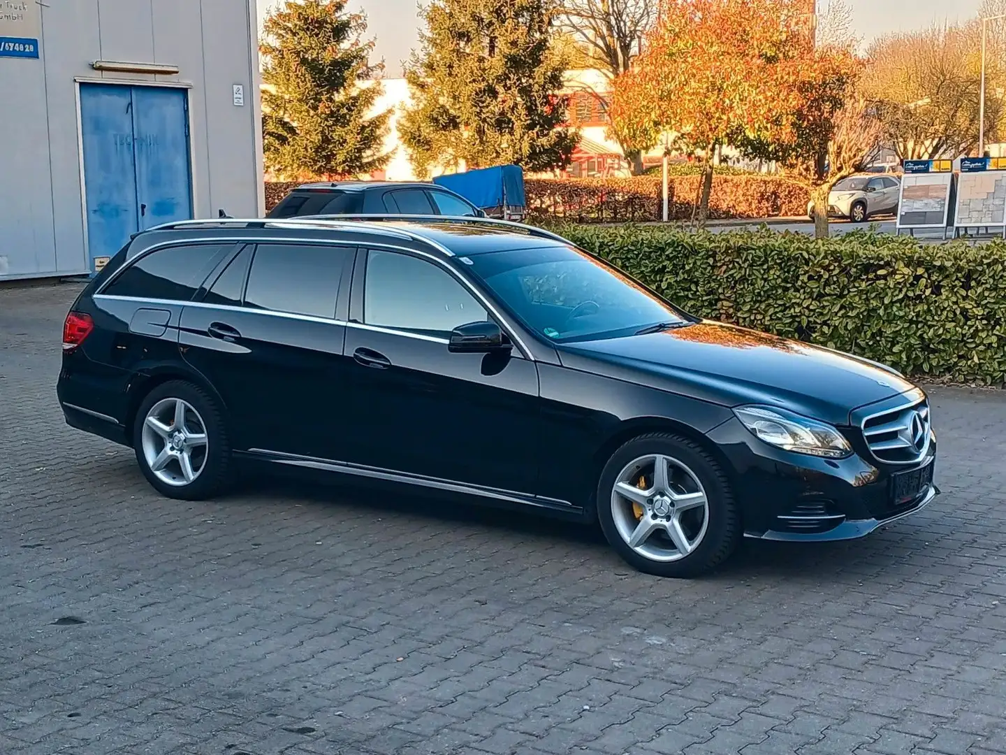 Mercedes-Benz E 350 BlueTec 4Matic Navi* Luftfederung* Czarny - 1