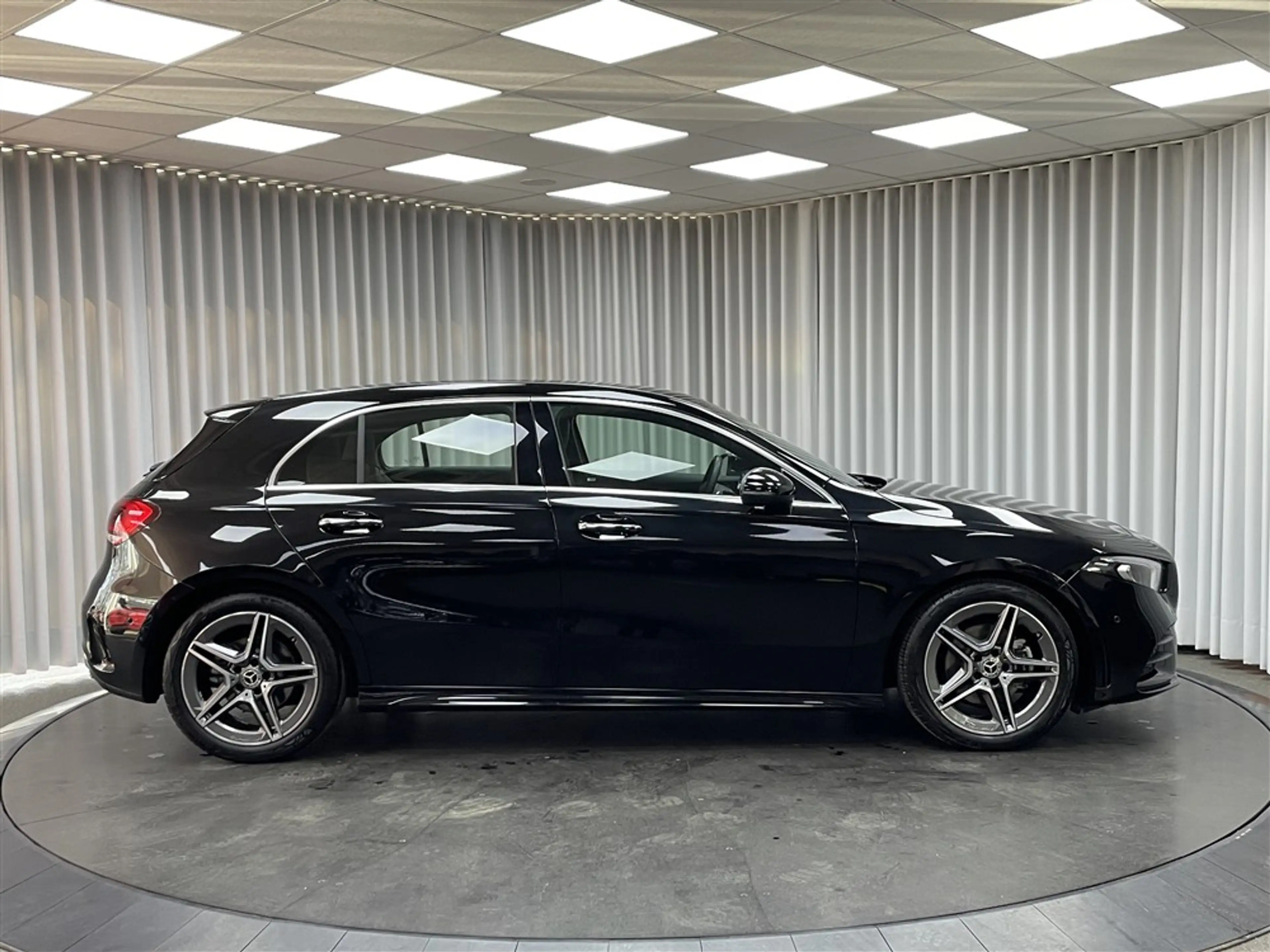 Mercedes-Benz A 200 AMG Line — photo 6