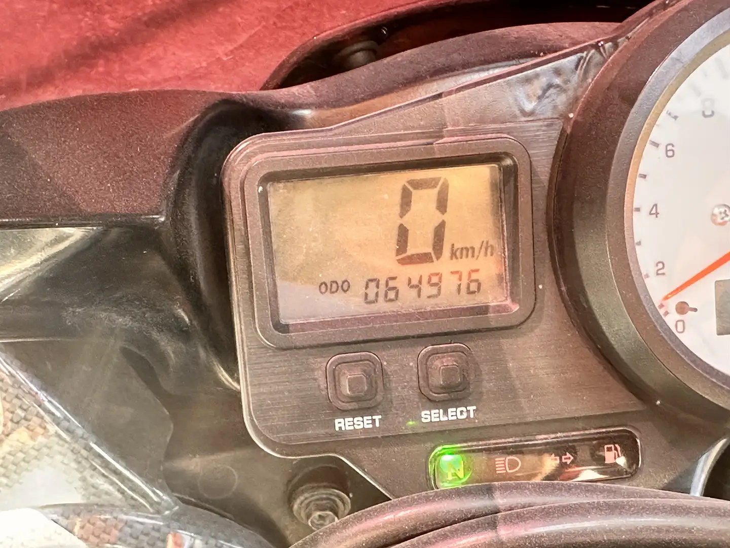 Yamaha YZF-R6 rossa,bianca e nera - 2