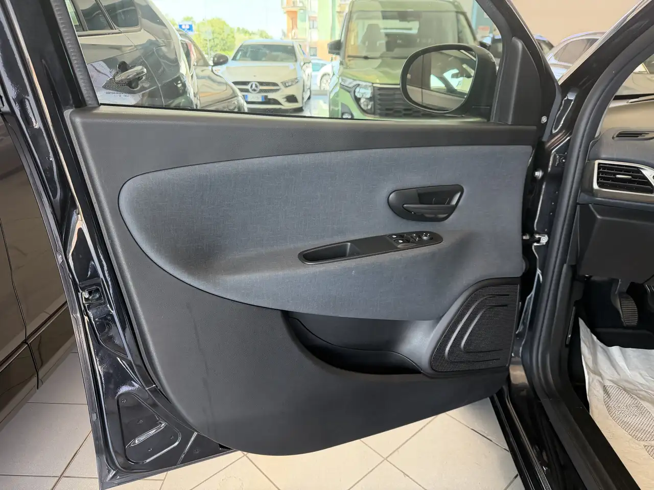 Lancia Ypsilon 2022 — фото 8
