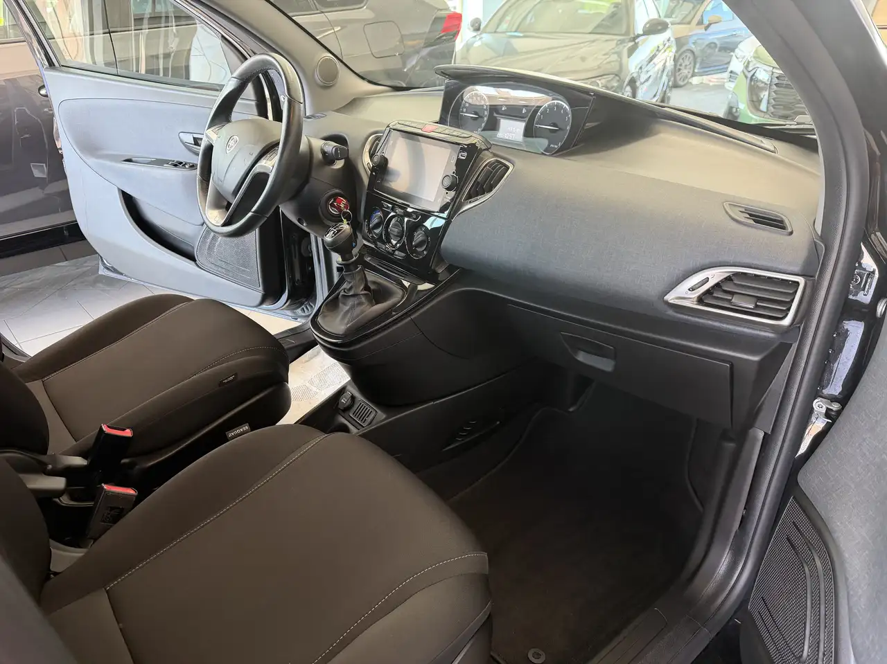 Lancia Ypsilon 2022 — фото 13