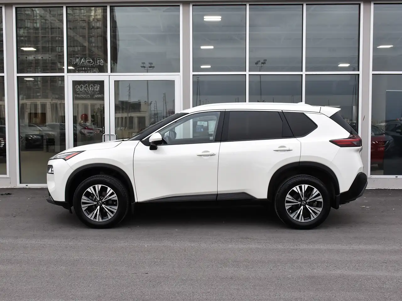 Nissan Rogue снимка Nissan Rogue