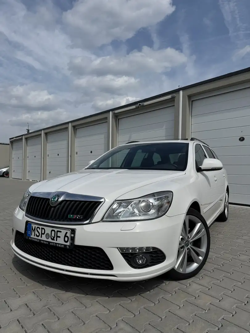 Skoda Octavia Combi 2.0 TDI DPF DSG RS - 1