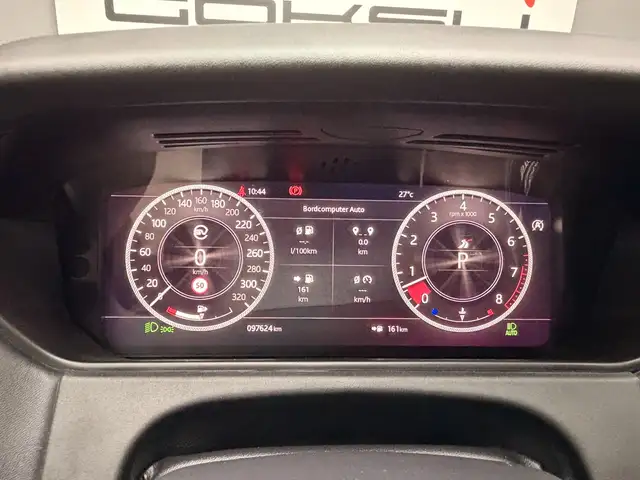 Land Rover Range Rover Velar view 13