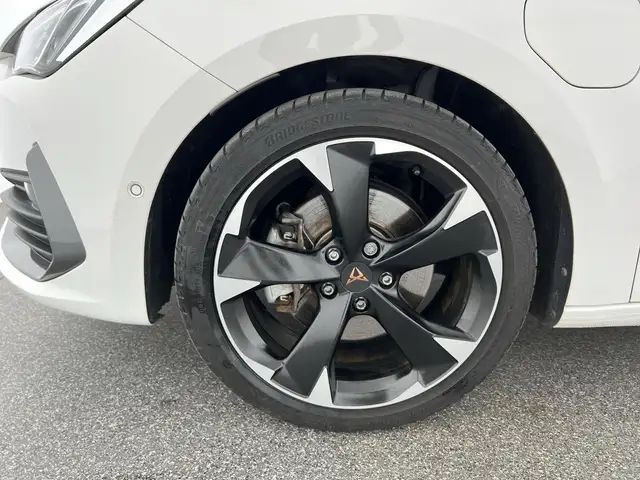 Cupra Leon view 6