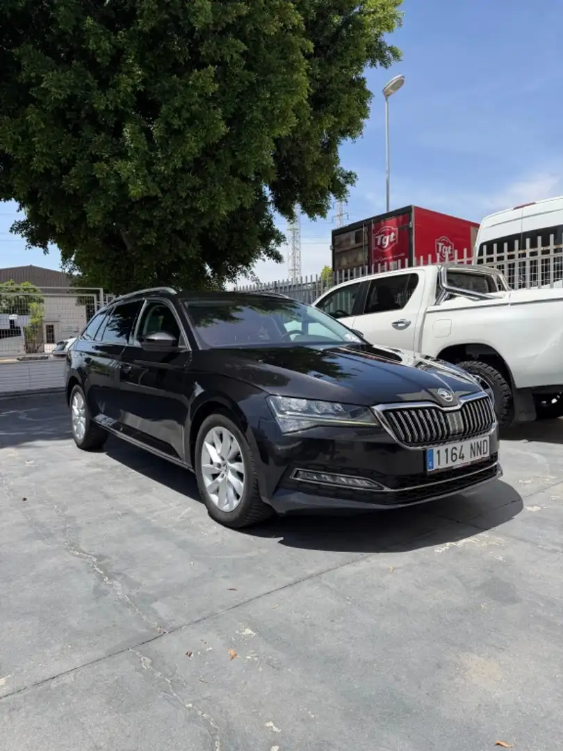 Skoda Superb Familiar Automático de 5 Puertas Negro - 1