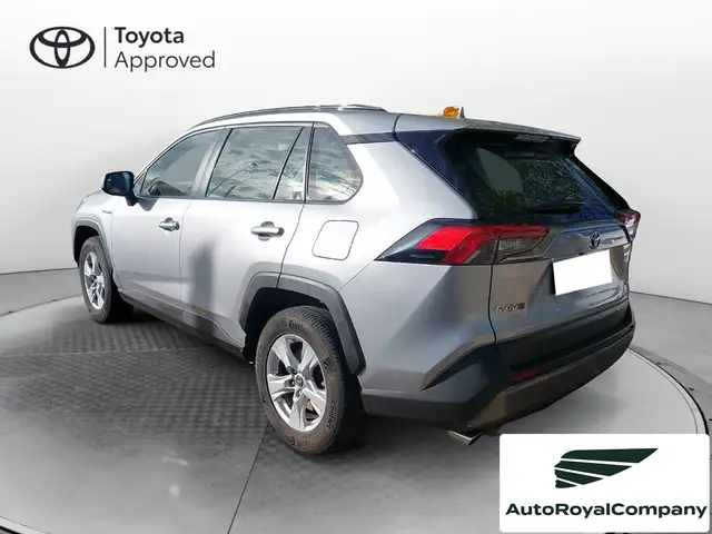 Toyota RAV4 view 4