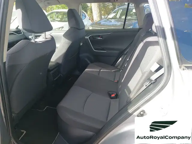 Toyota RAV4 view 10