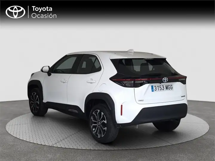 Toyota Yaris 2023, foto 2