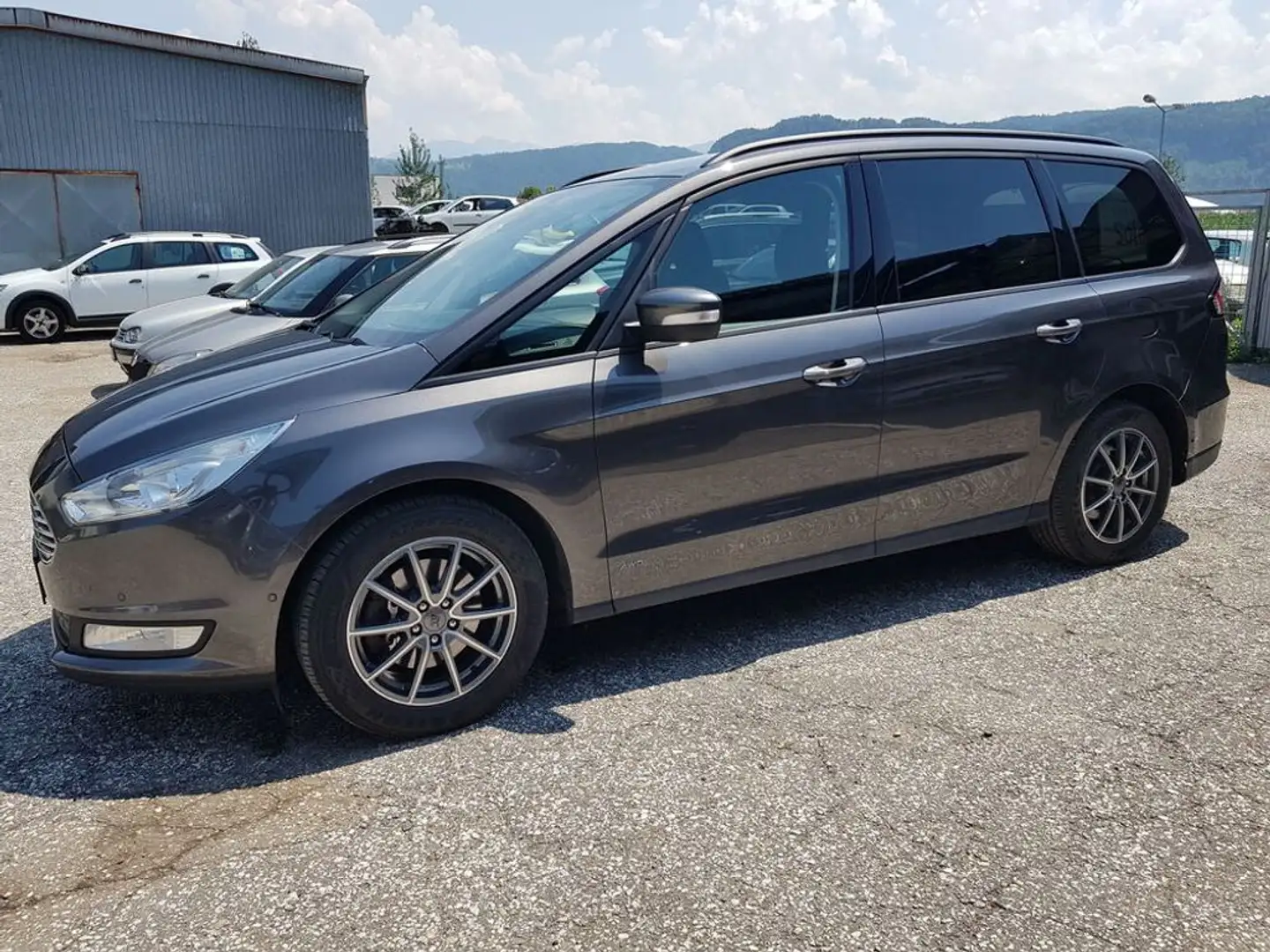 Ford Galaxy 2,0 TDCi Trend AWD // AHV / Navi // Grau - 2