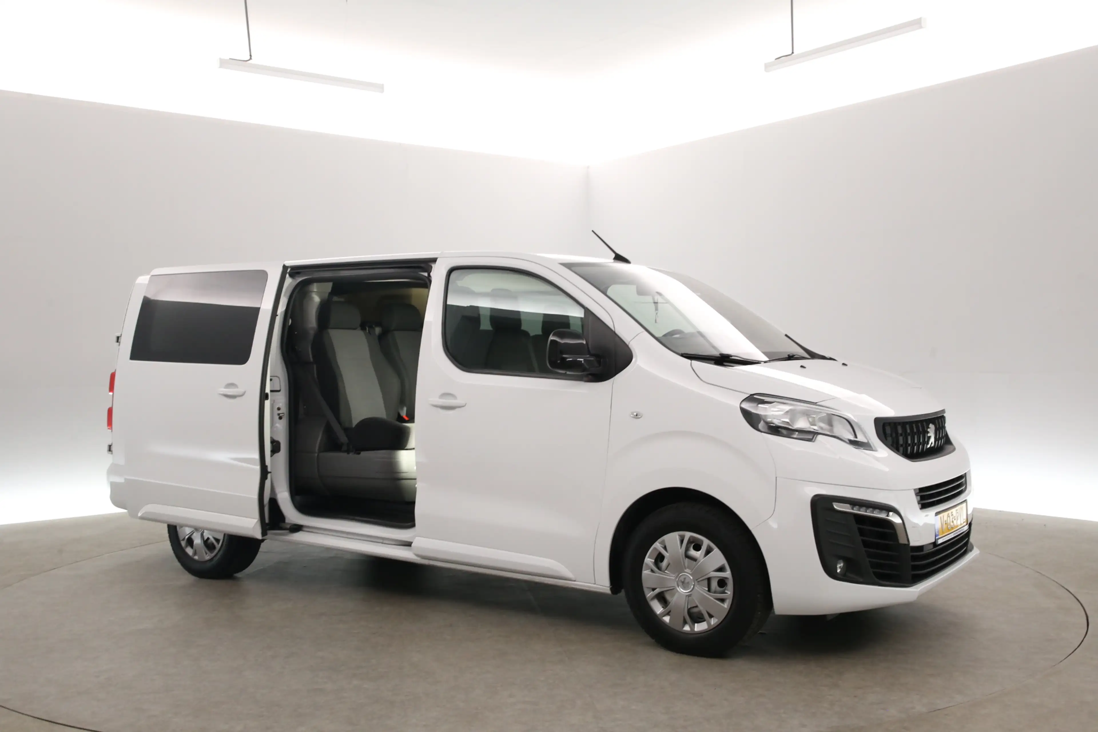 Peugeot Expert 2.0 BlueHDI L3H1 180PK | DC | 6 Zits | Automaat | — photo 7