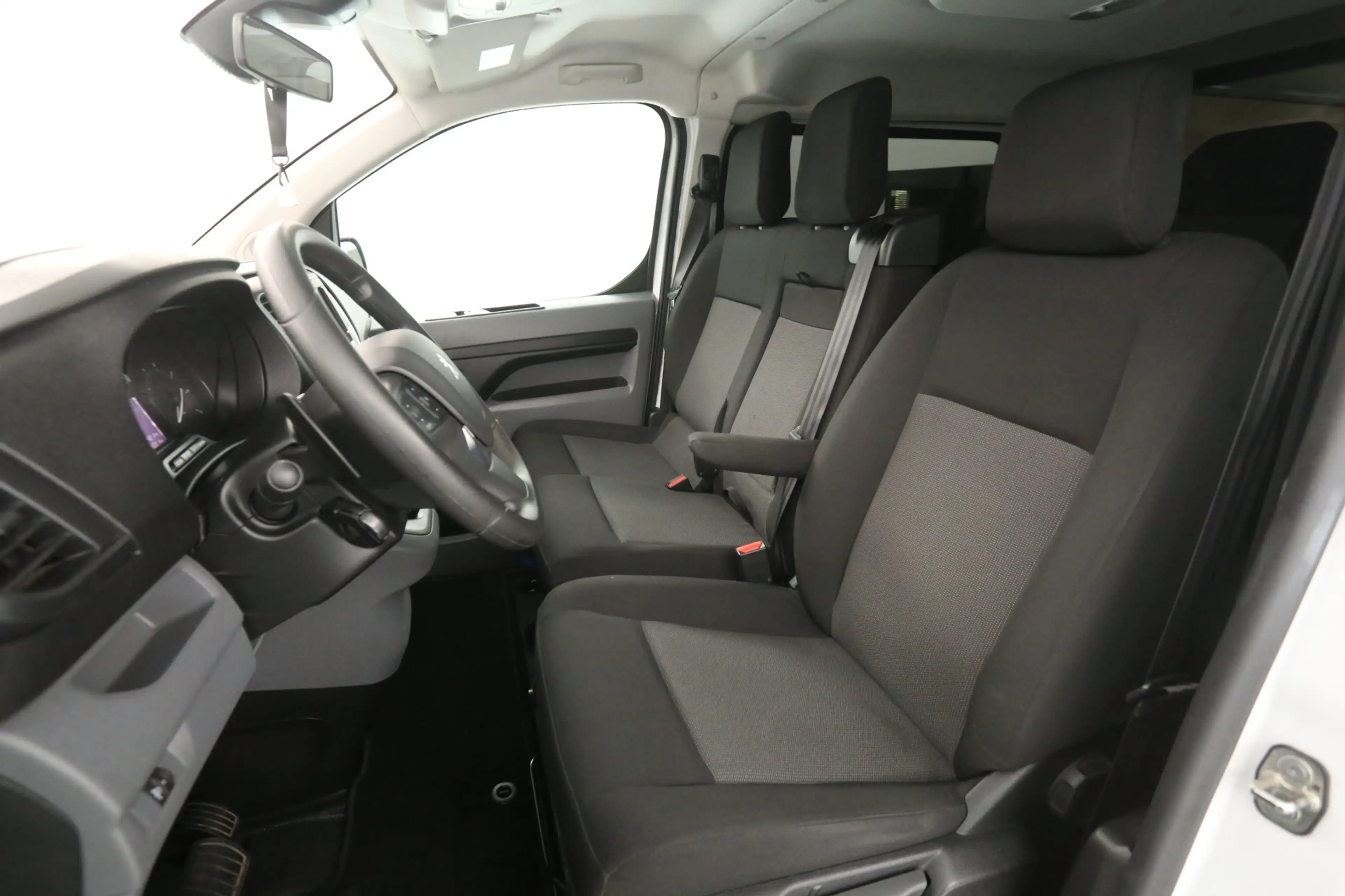 Peugeot Expert 2.0 BlueHDI L3H1 180PK | DC | 6 Zits | Automaat | — photo 10