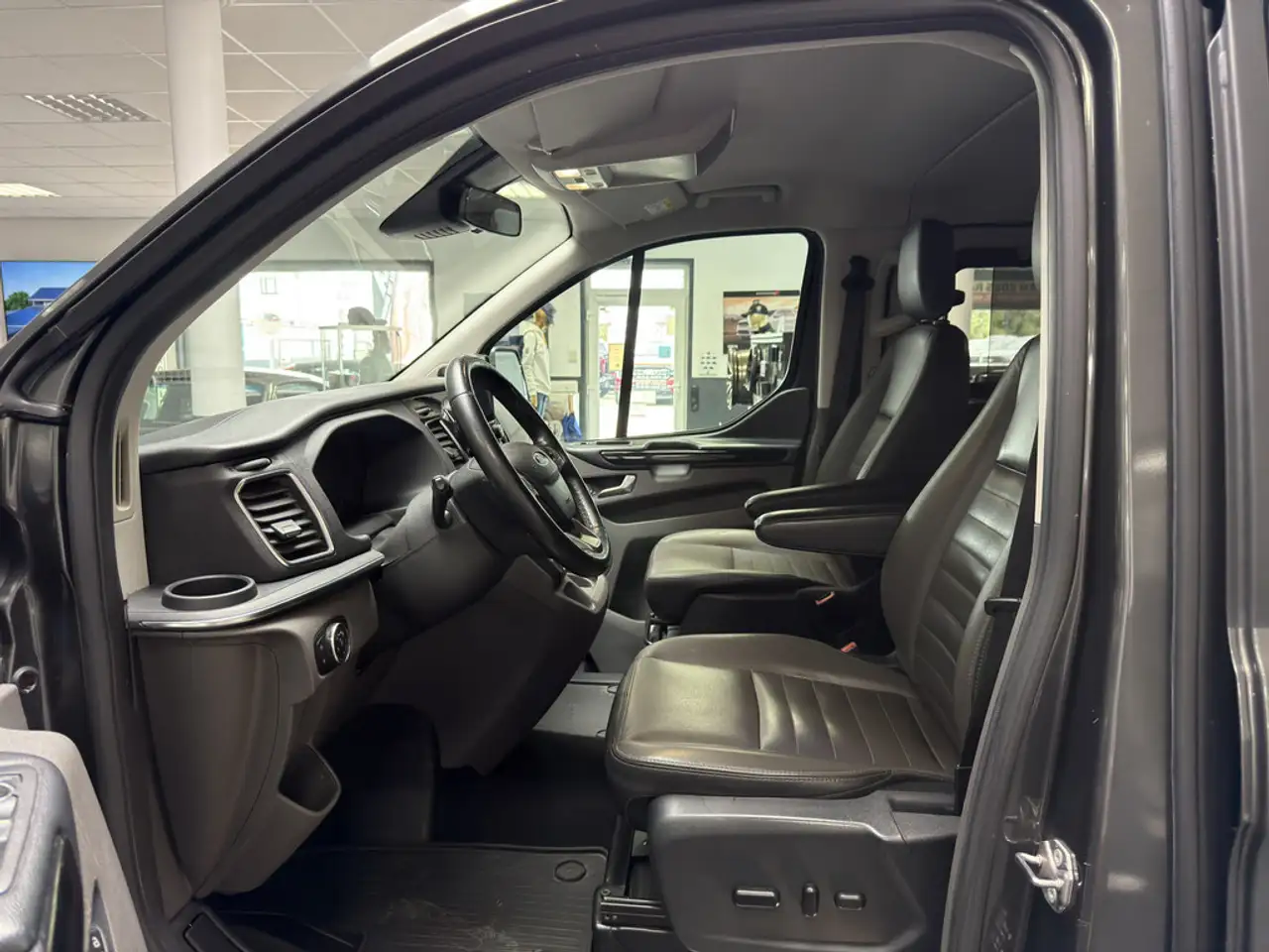 FORD TOURNEO CUSTOM 2.0 TDCI 170CH - BVA - SELLERIE CUIR - 170.000 KMS