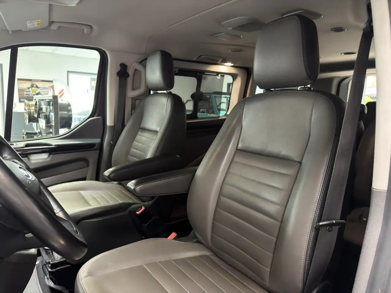 FORD TOURNEO CUSTOM 2.0 TDCI 170CH - BVA - SELLERIE CUIR - 170.000 KMS
