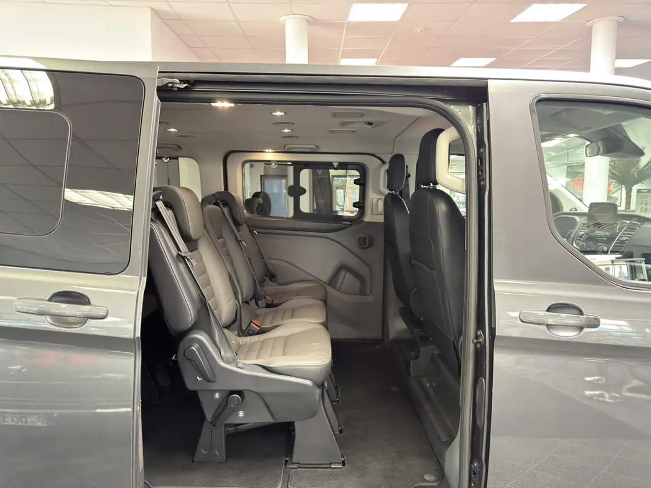 FORD TOURNEO CUSTOM 2.0 TDCI 170CH - BVA - SELLERIE CUIR - 170.000 KMS