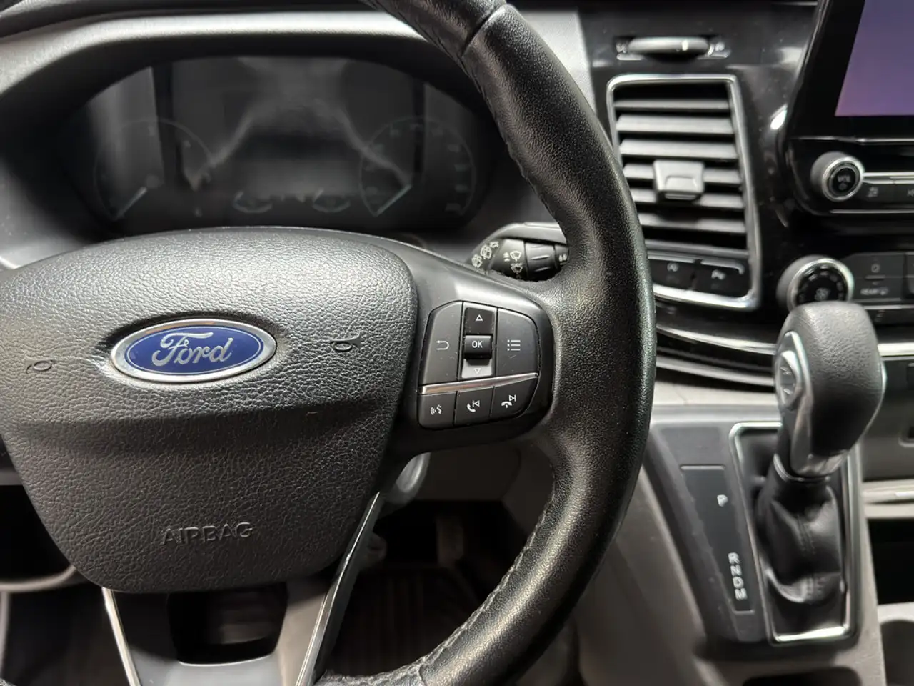 FORD TOURNEO CUSTOM 2.0 TDCI 170CH - BVA - SELLERIE CUIR - 170.000 KMS