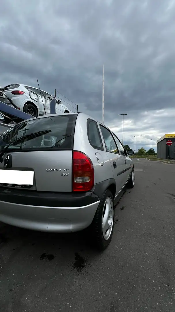 Opel Corsa Opel Corsa 1.2 16V TÜV 03/2027 Top Zustand Gris - 1