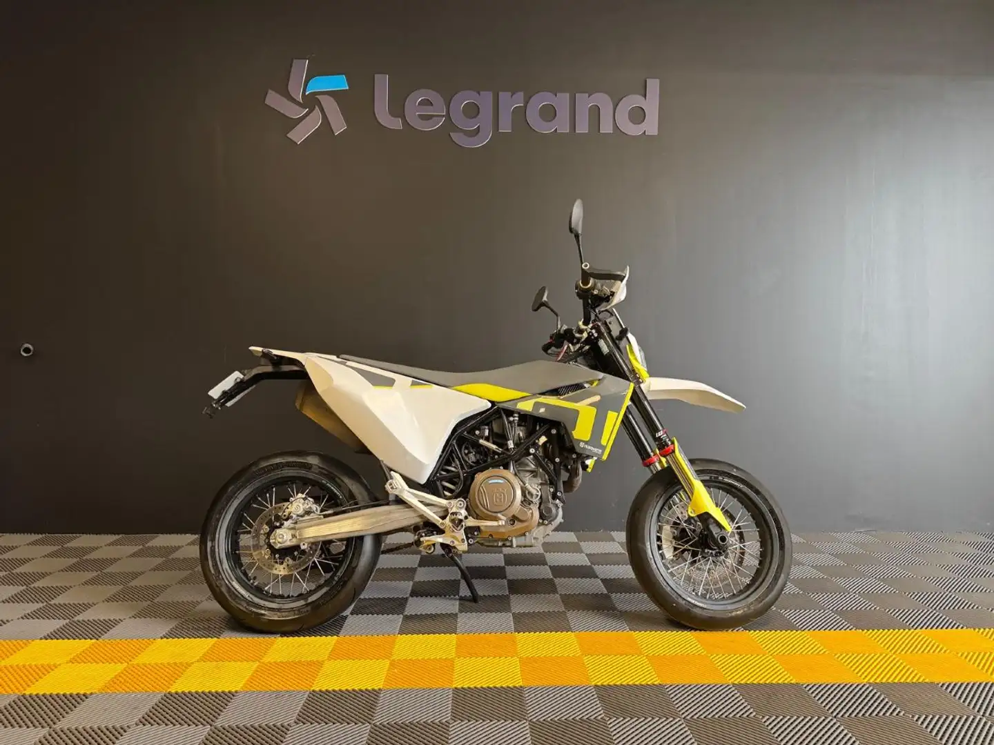 Husqvarna 701 Supermoto Blanc - 2