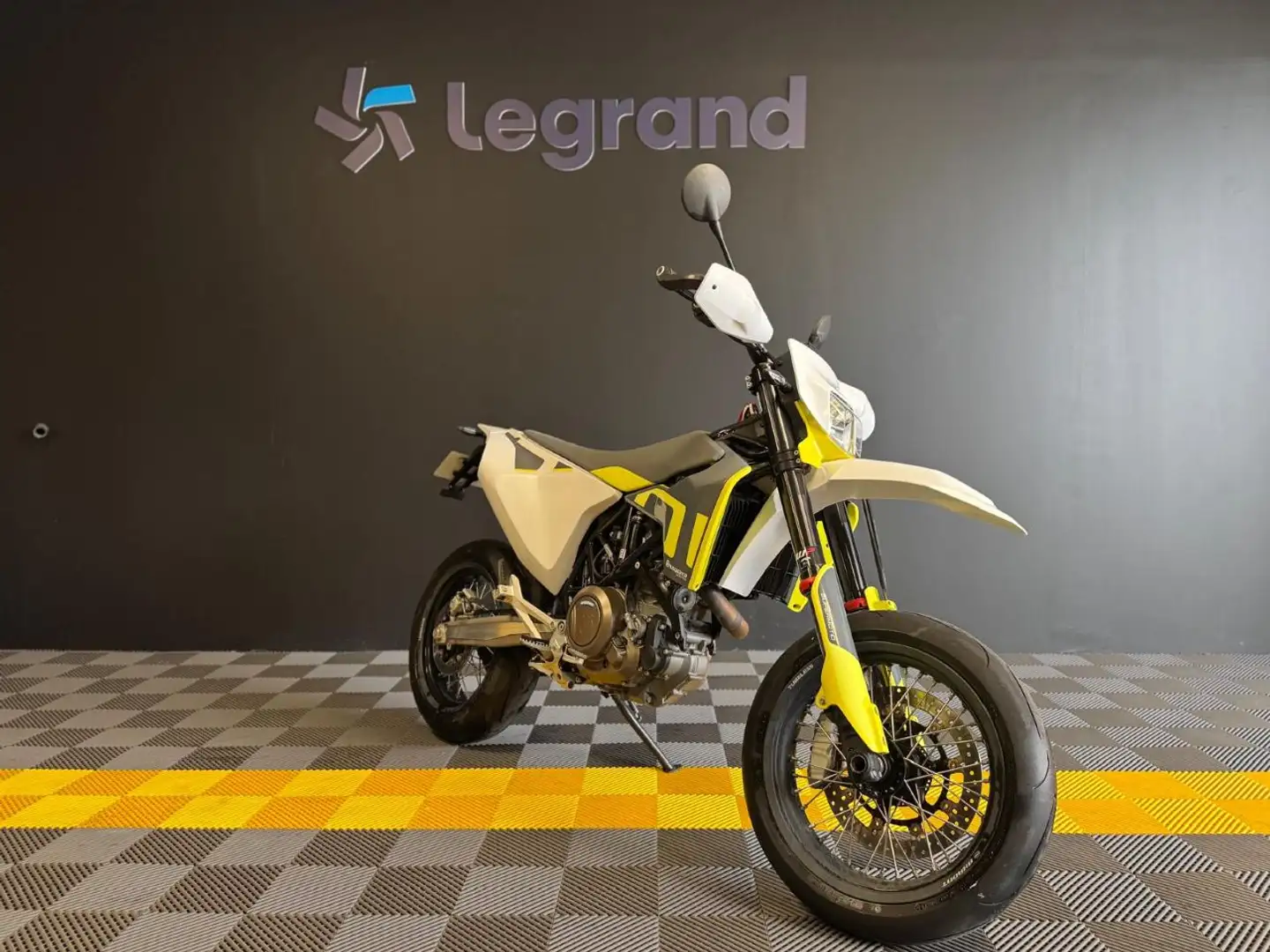 Husqvarna 701 Supermoto Blanc - 1