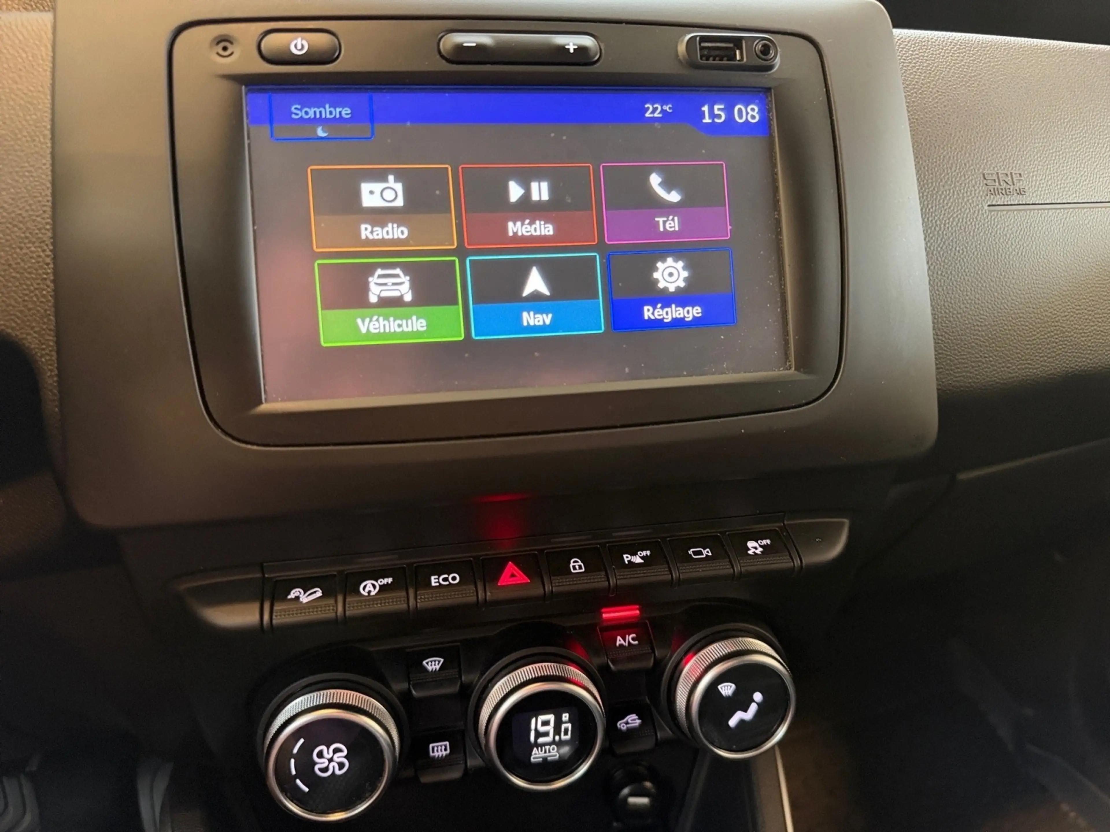 Dacia Duster Duster 1.2 TCe 4WD Prestige / CAM 360 / REGUL-LIM / NAVI / CLIM / ANGLES MORTS — photo 13