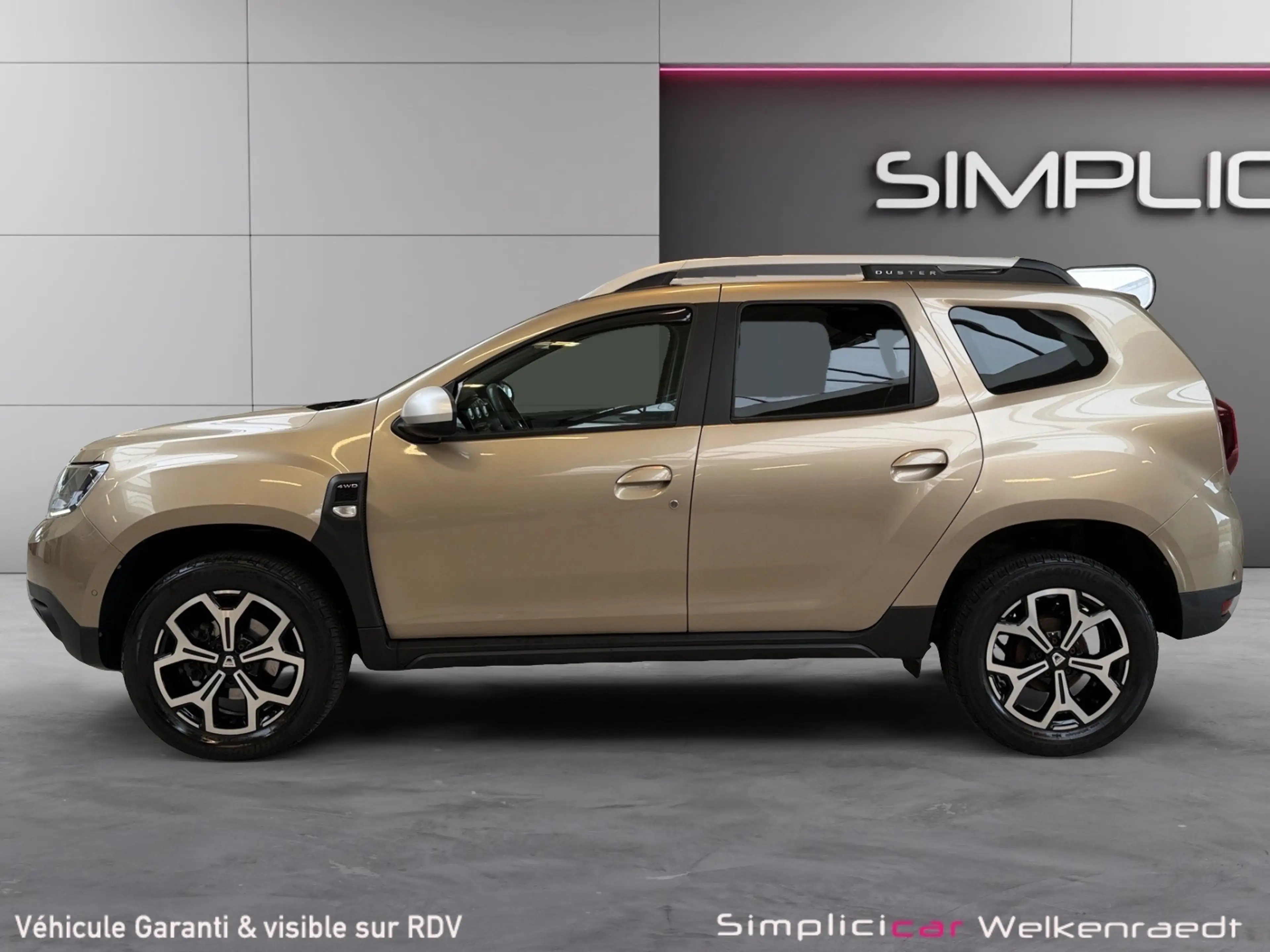 Dacia Duster Duster 1.2 TCe 4WD Prestige / CAM 360 / REGUL-LIM / NAVI / CLIM / ANGLES MORTS — photo 4