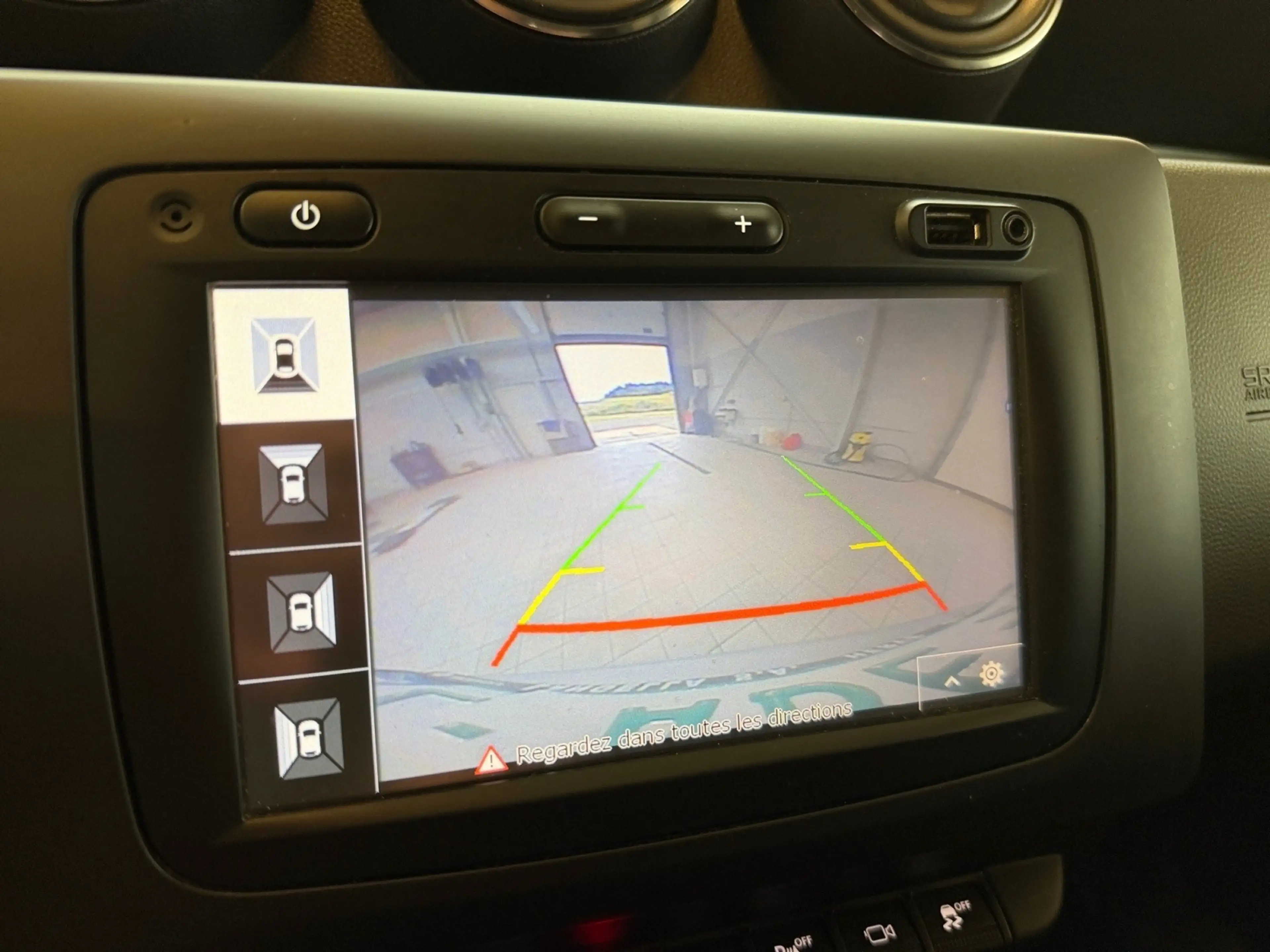 Dacia Duster Duster 1.2 TCe 4WD Prestige / CAM 360 / REGUL-LIM / NAVI / CLIM / ANGLES MORTS — photo 14