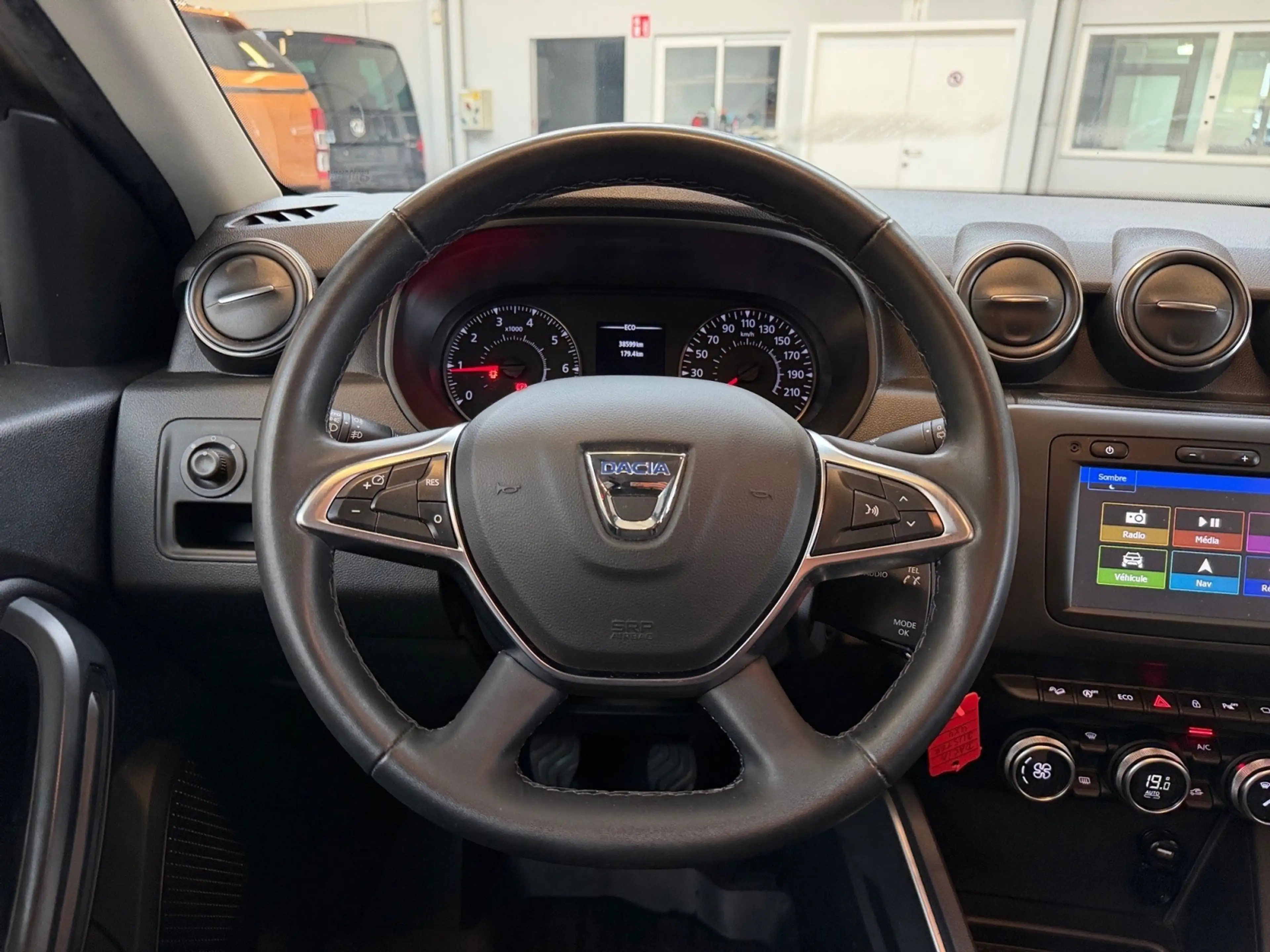 Dacia Duster Duster 1.2 TCe 4WD Prestige / CAM 360 / REGUL-LIM / NAVI / CLIM / ANGLES MORTS — photo 10