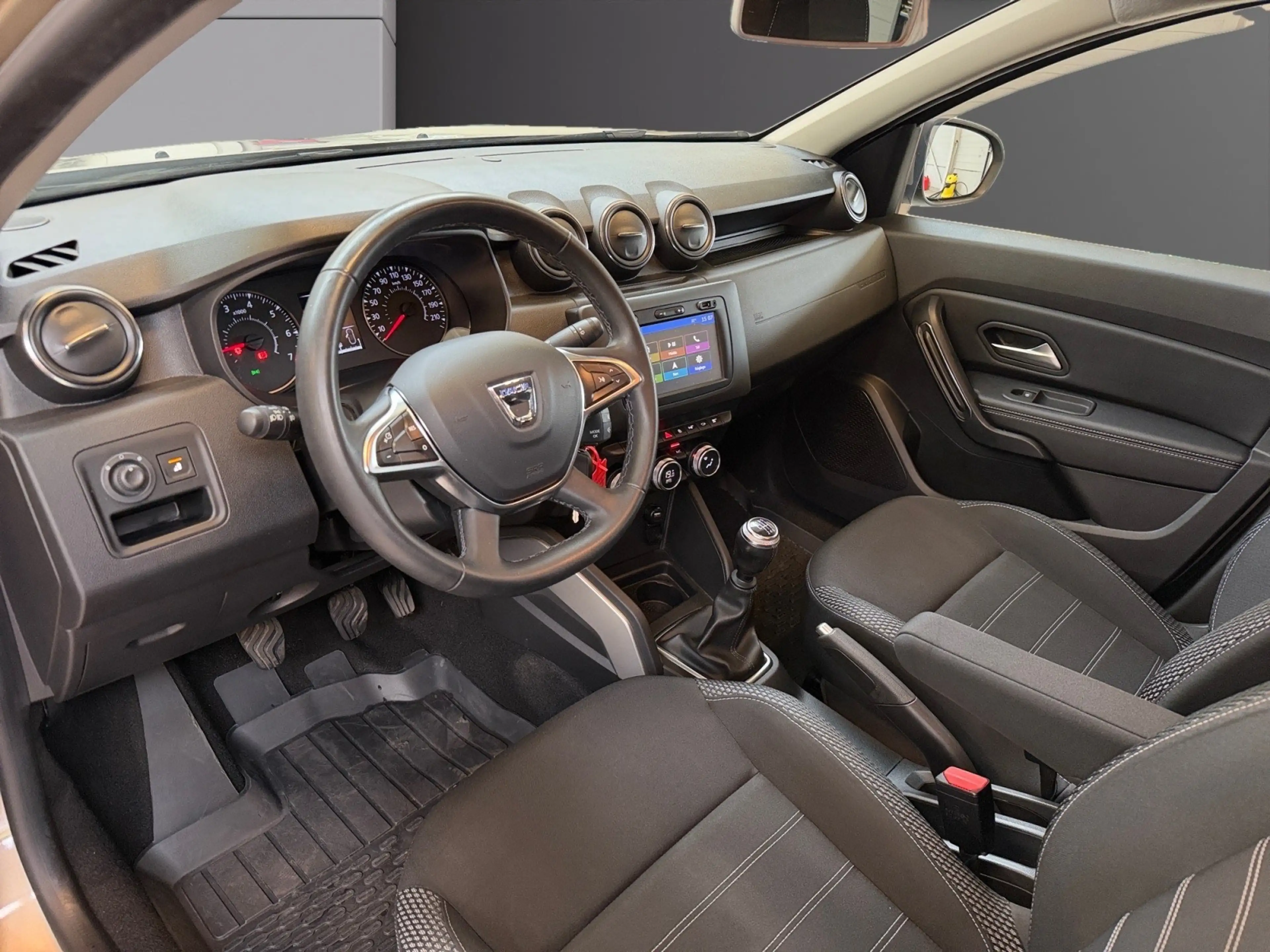 Dacia Duster Duster 1.2 TCe 4WD Prestige / CAM 360 / REGUL-LIM / NAVI / CLIM / ANGLES MORTS — photo 8