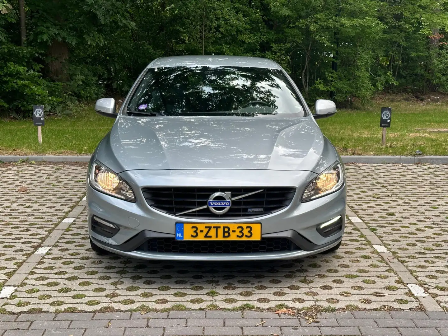 Volvo V60 1.6 T3 R-Design Trekhaak Gris - 2