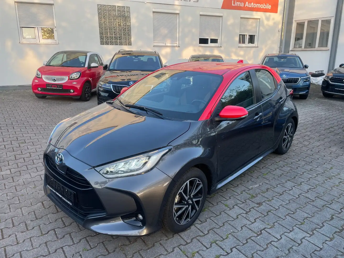 Toyota Yaris Hybrid Tokyo Spirit Grau - 1