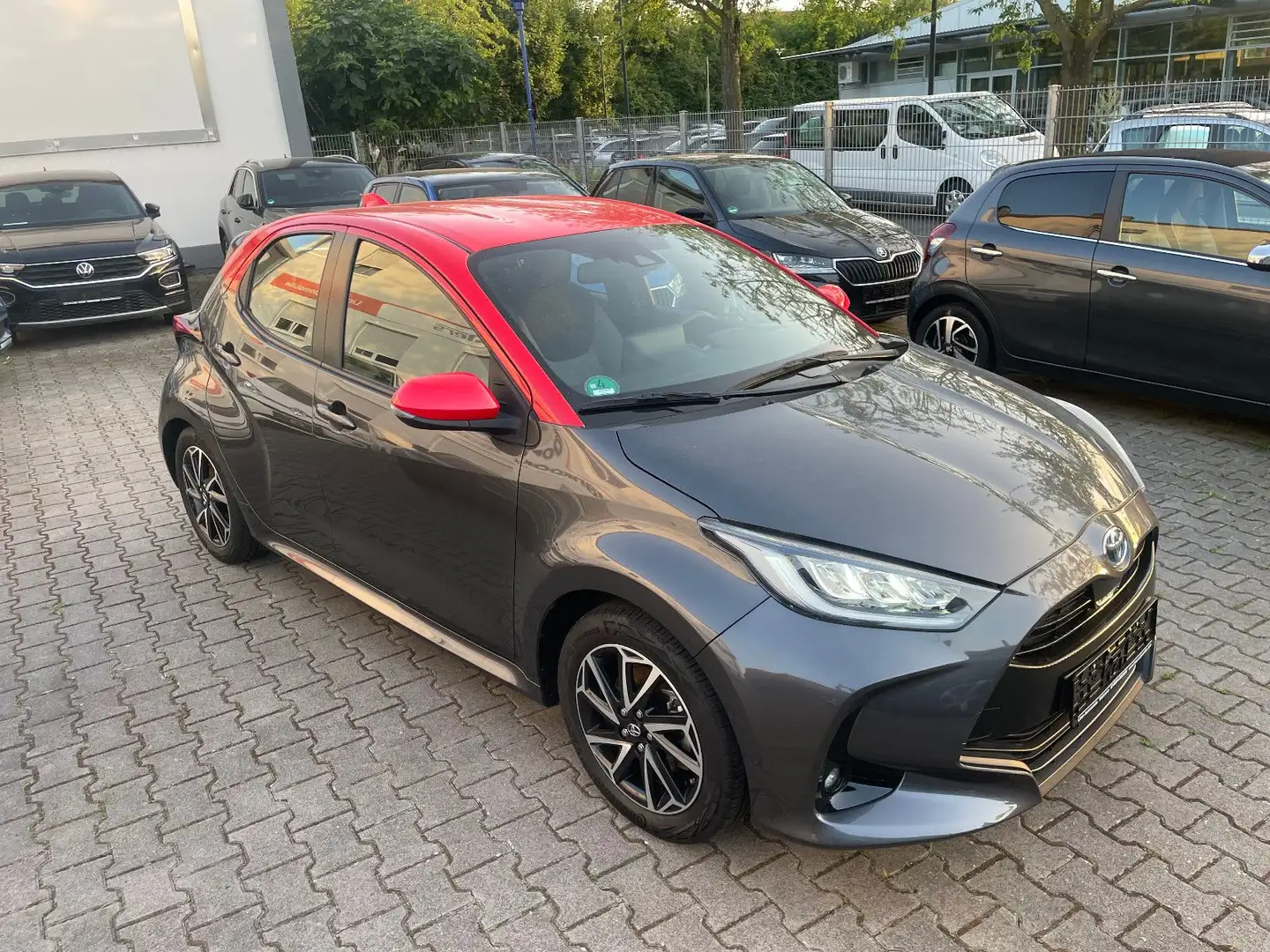 Toyota Yaris Hybrid Tokyo Spirit Grau - 2