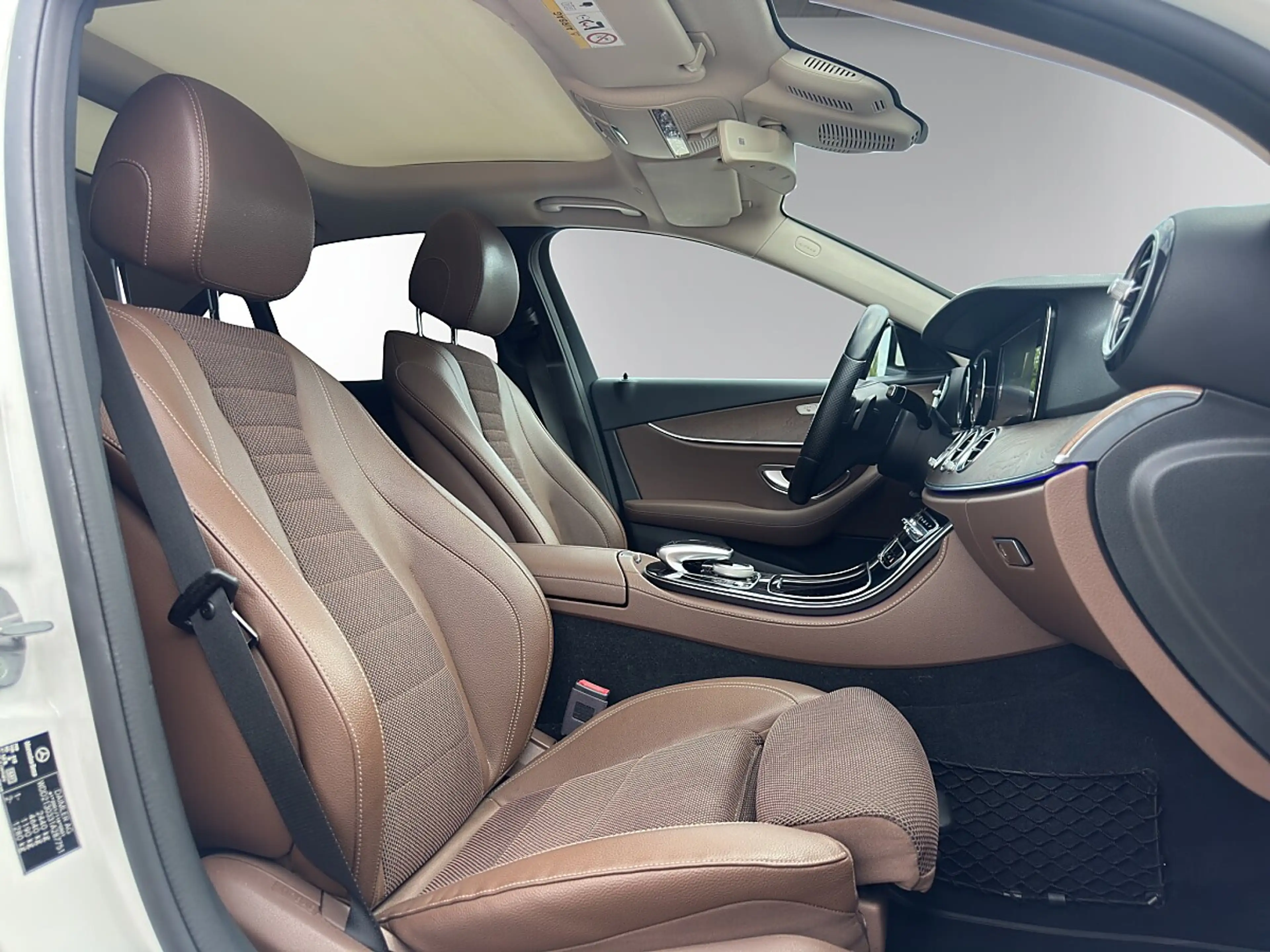 Mercedes-Benz E 350 d Avantgarde *ACC*Lineasist*AHK*360°*Panorama*L... — photo 12