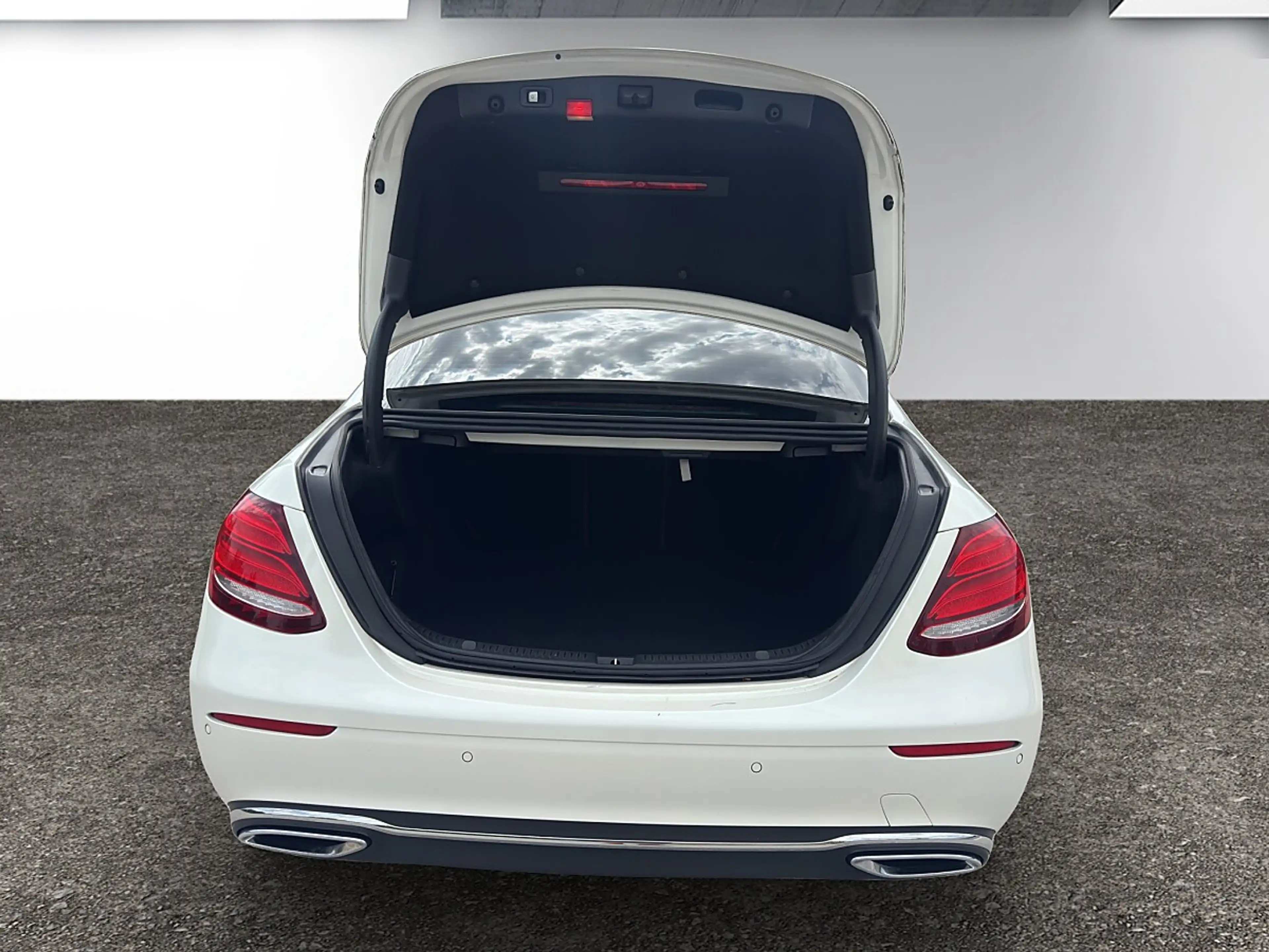 Mercedes-Benz E 350 d Avantgarde *ACC*Lineasist*AHK*360°*Panorama*L... — photo 11