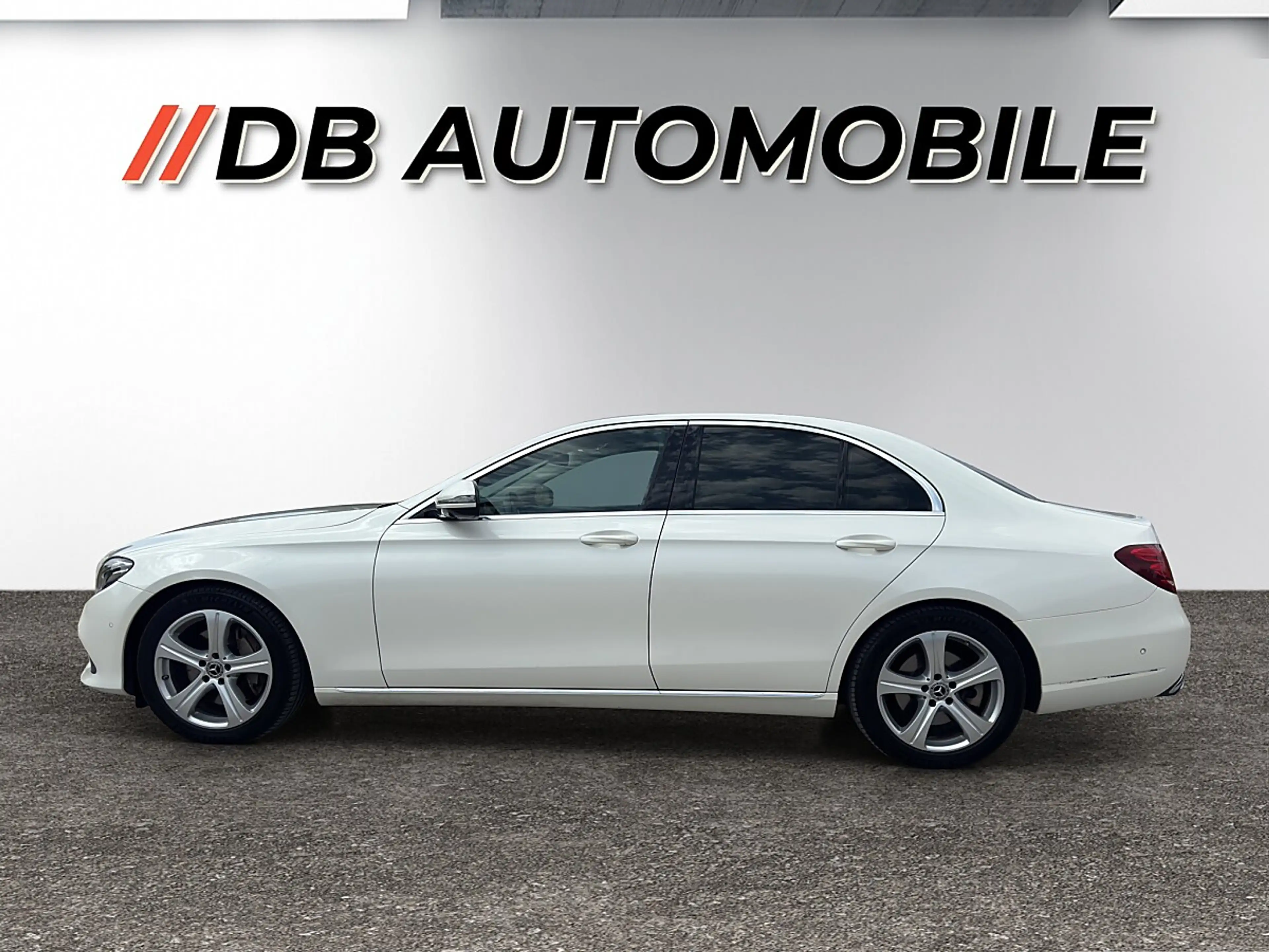 Mercedes-Benz E 350 d Avantgarde *ACC*Lineasist*AHK*360°*Panorama*L... — photo 8