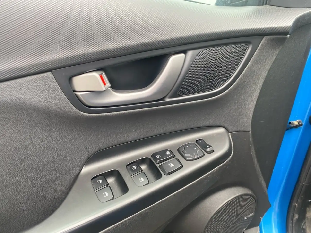 Hyundai KONA снимка Hyundai KONA