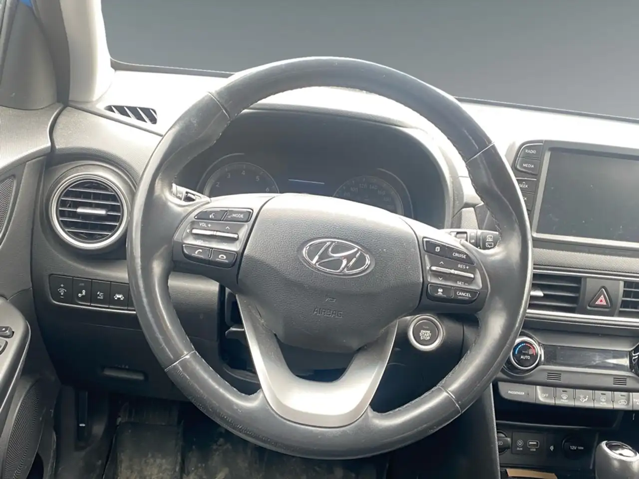 Hyundai KONA снимка Hyundai KONA
