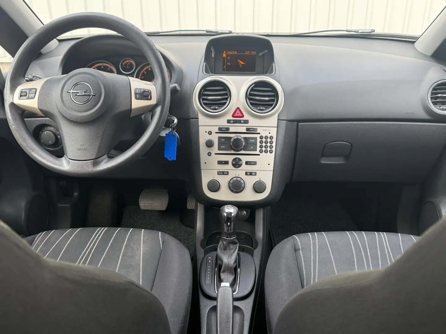 Opel Corsa 1.4-16V Enjoy Airco,Navi,Cruise,LMV,ElektrischeRam Beige - 2