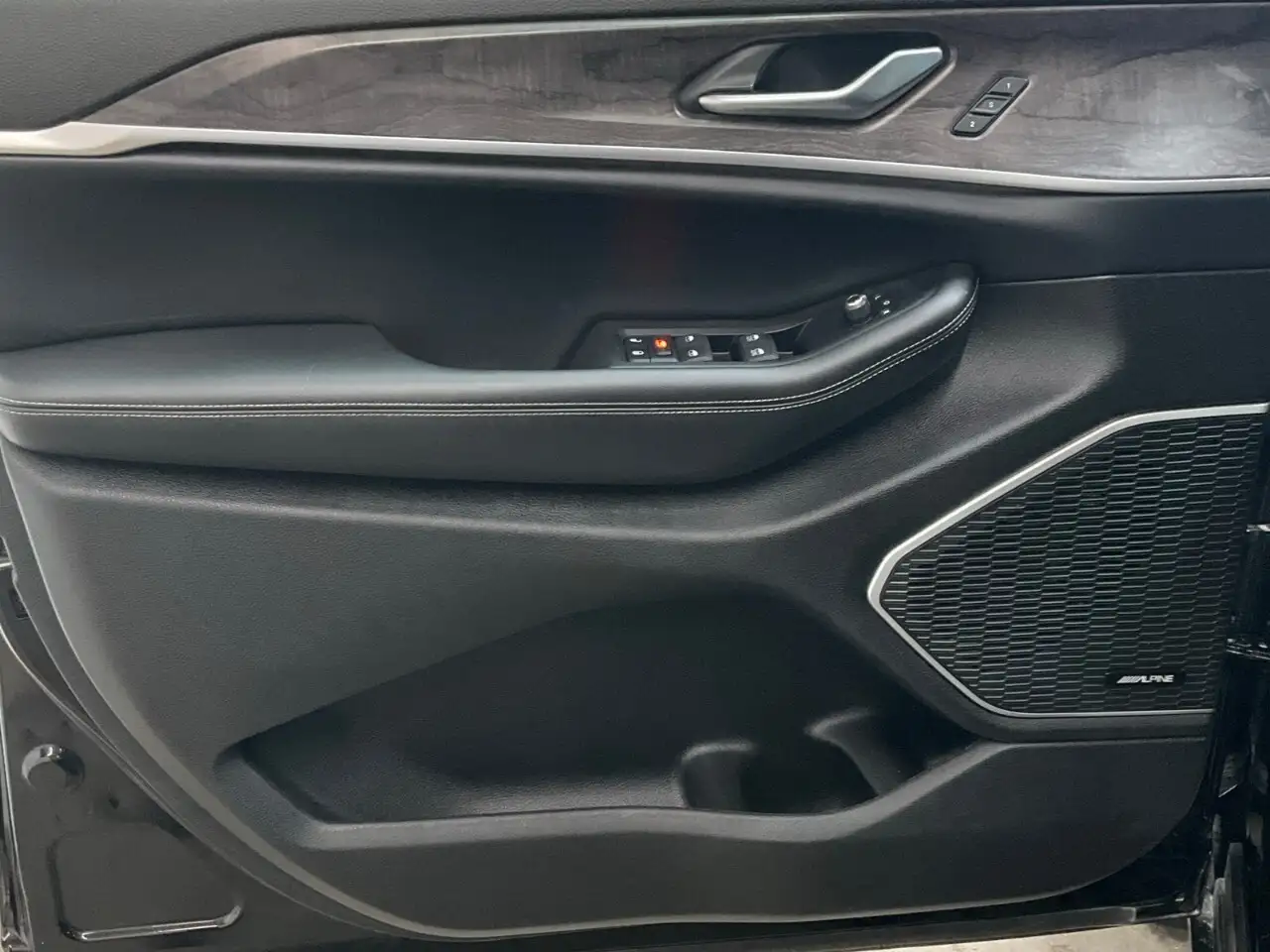 Jeep Grand Cherokee снимка Jeep Grand Cherokee