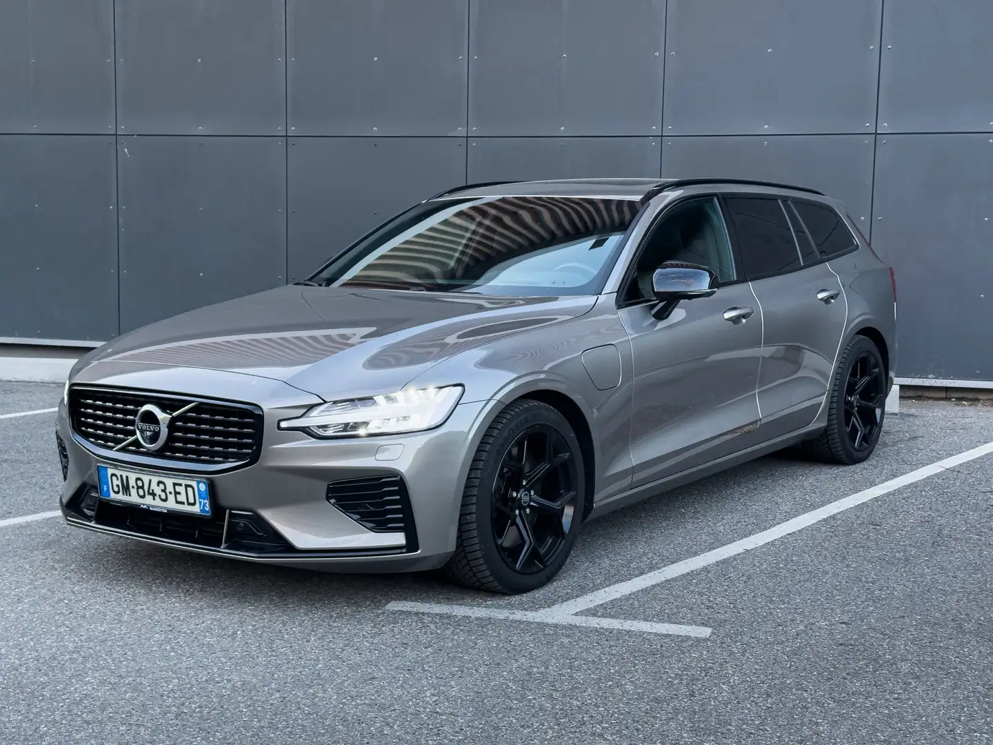 Volvo V60 V60 T8 Twin Engine 318 ch + 87 ch Geartronic Gris - 1
