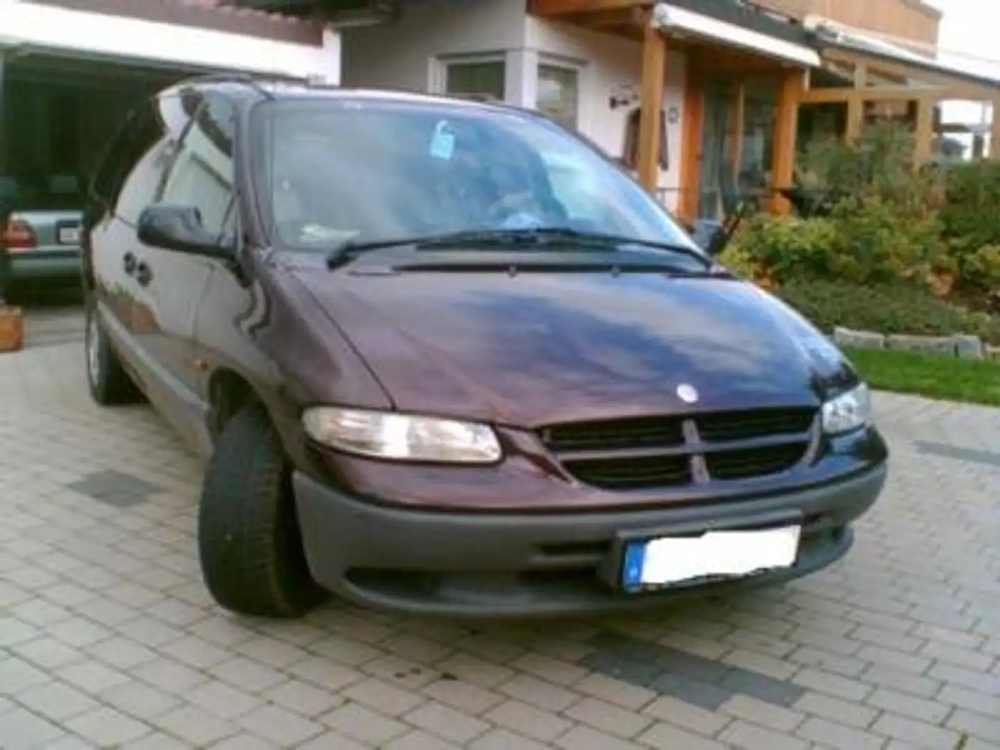 Chrysler Grand Voyager 3.3 LE Red - 1