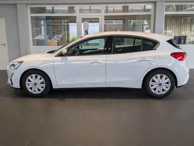 Ford Focus view 6