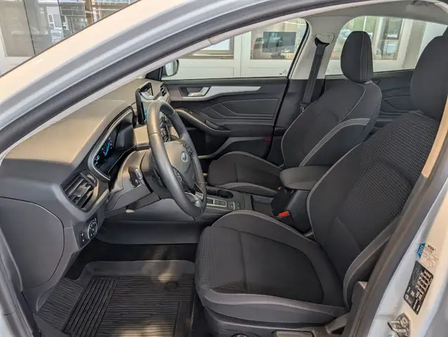 Ford Focus view 7
