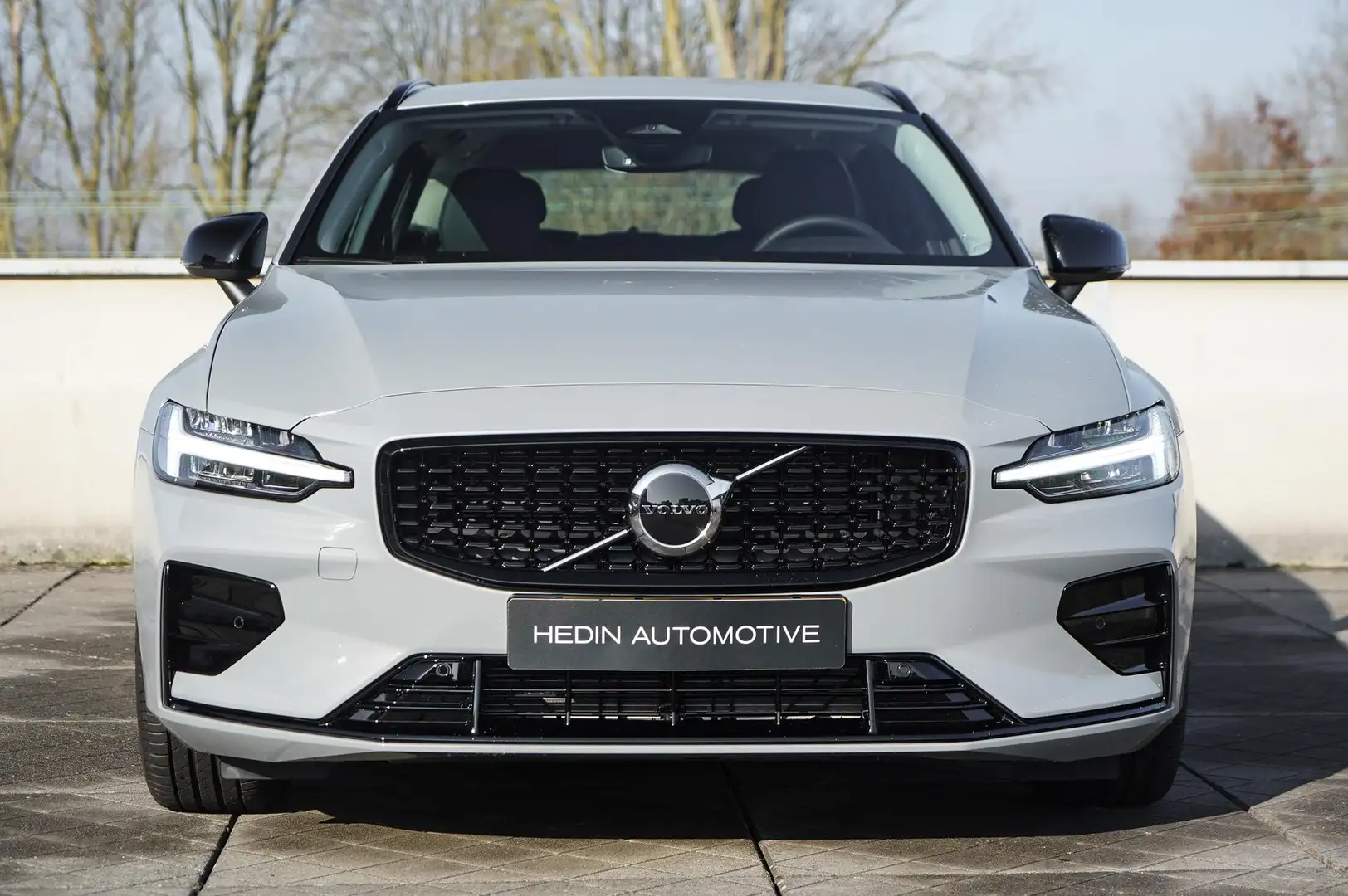 Volvo V60 2.0 B3 Plus Dark Adaptieve Cruise Control | Keyles Grijs - 2