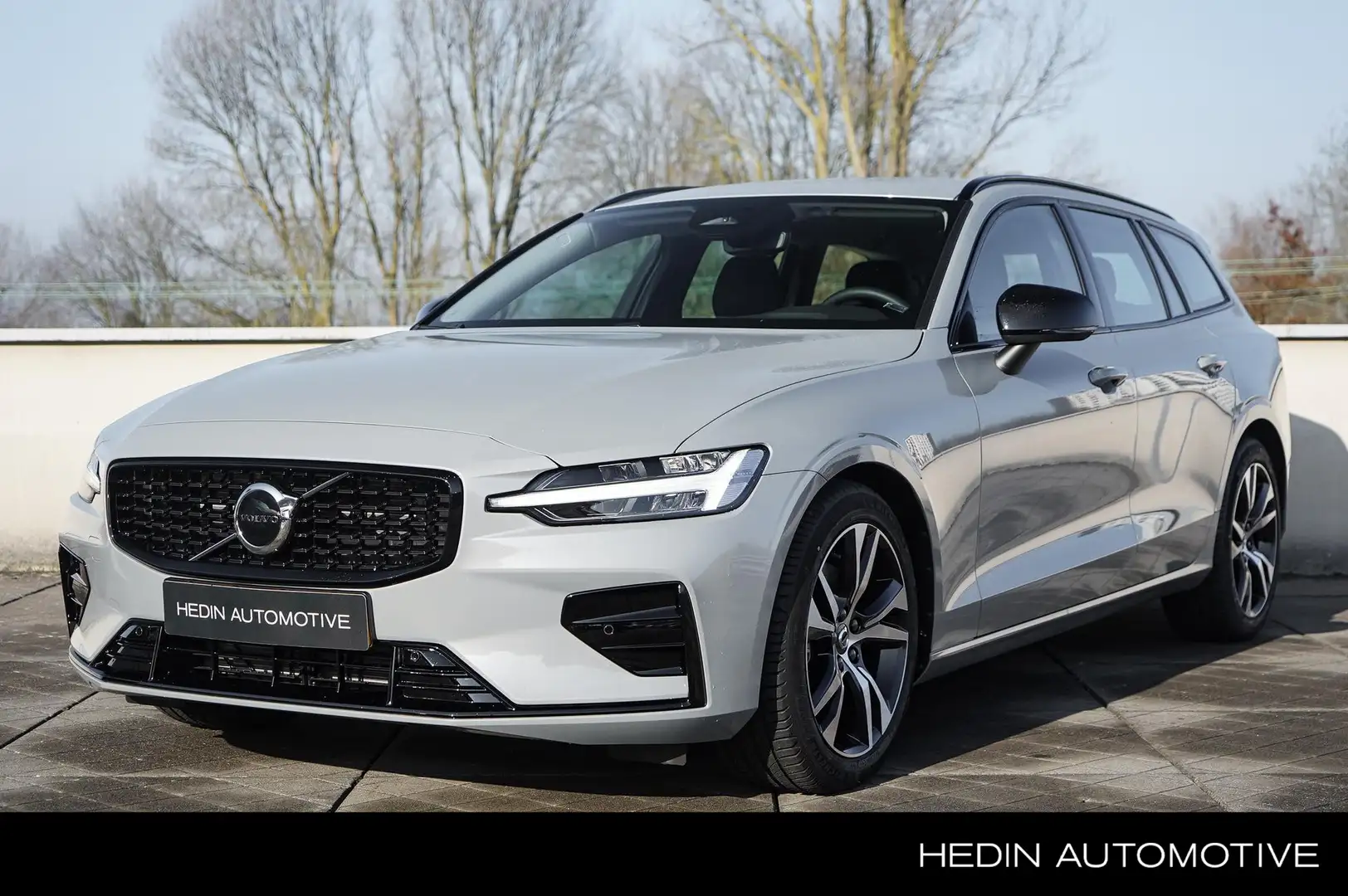 Volvo V60 2.0 B3 Plus Dark Adaptieve Cruise Control | Keyles Grijs - 1