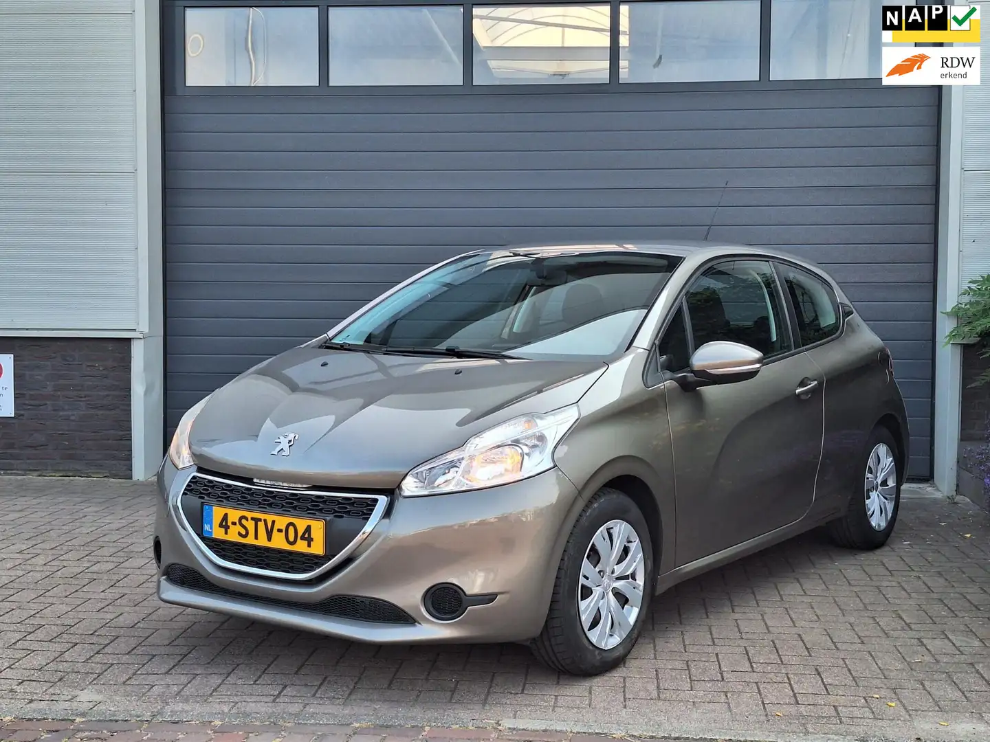 Peugeot 208 | 1.2 VTi Active | Airco | Cruise control | Naviga Gris - 1